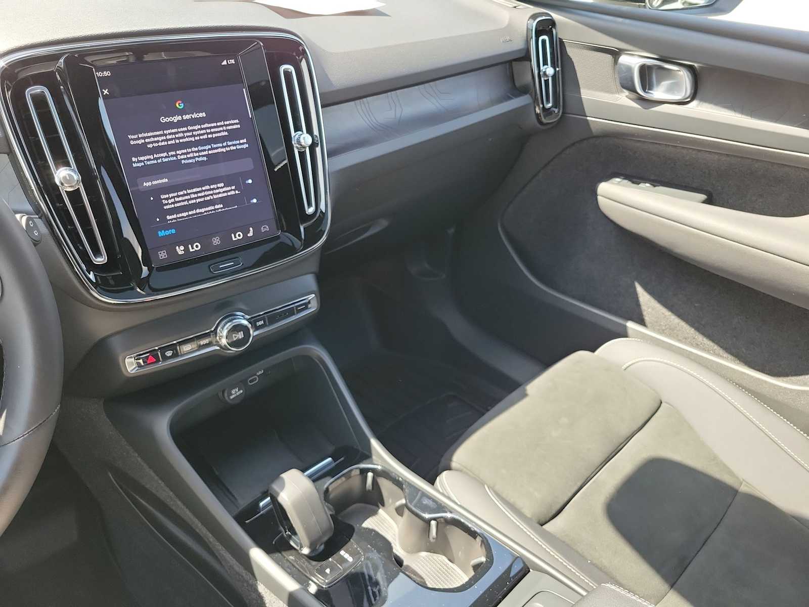 Thumbnail: 2023 Volvo XC40 - 26