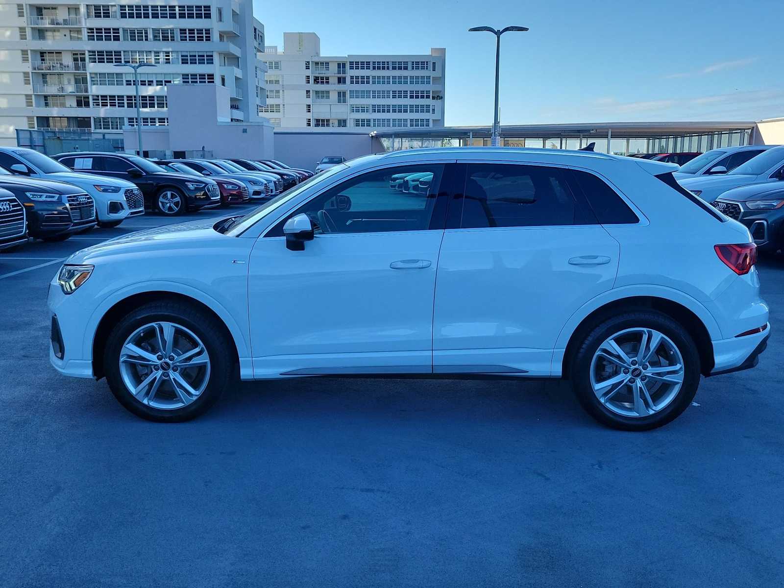 Thumbnail: 2023 Audi Q3 - 3