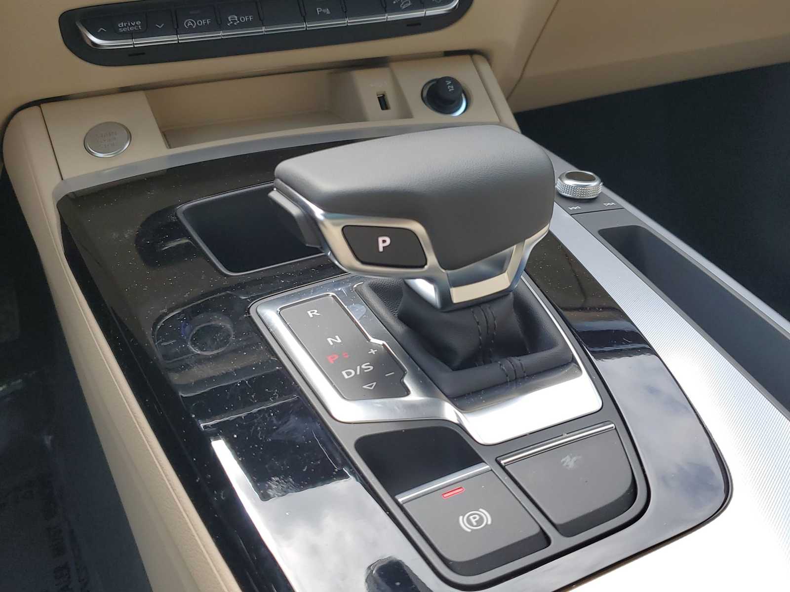 Thumbnail: 2025 Audi Q5 - 21