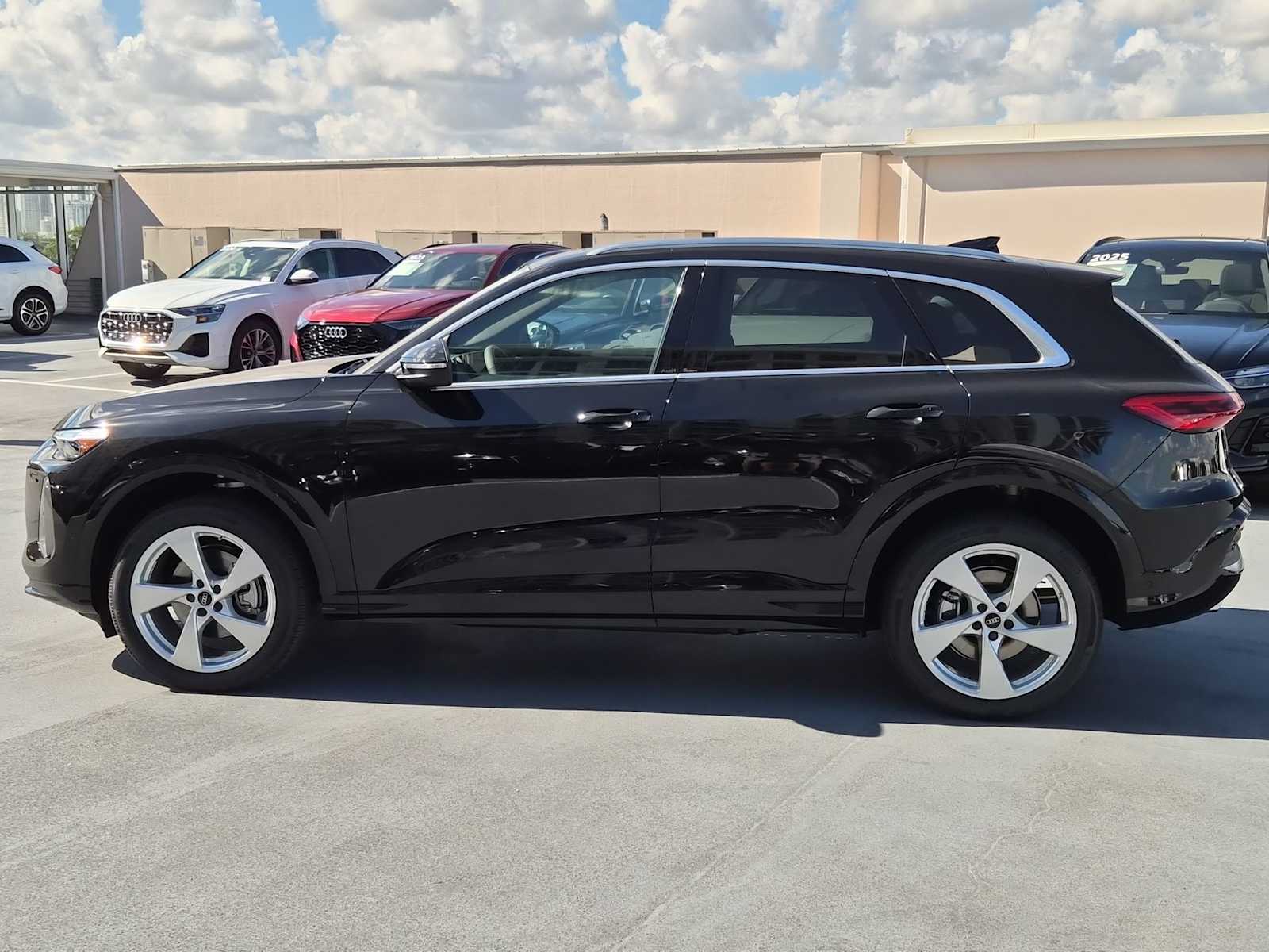 Thumbnail: 2025 Audi Q5 - 3