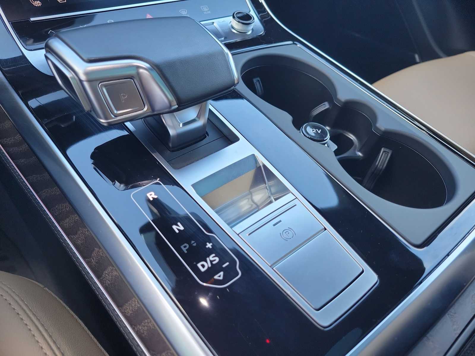 Thumbnail: 2022 Audi Q8 - 31