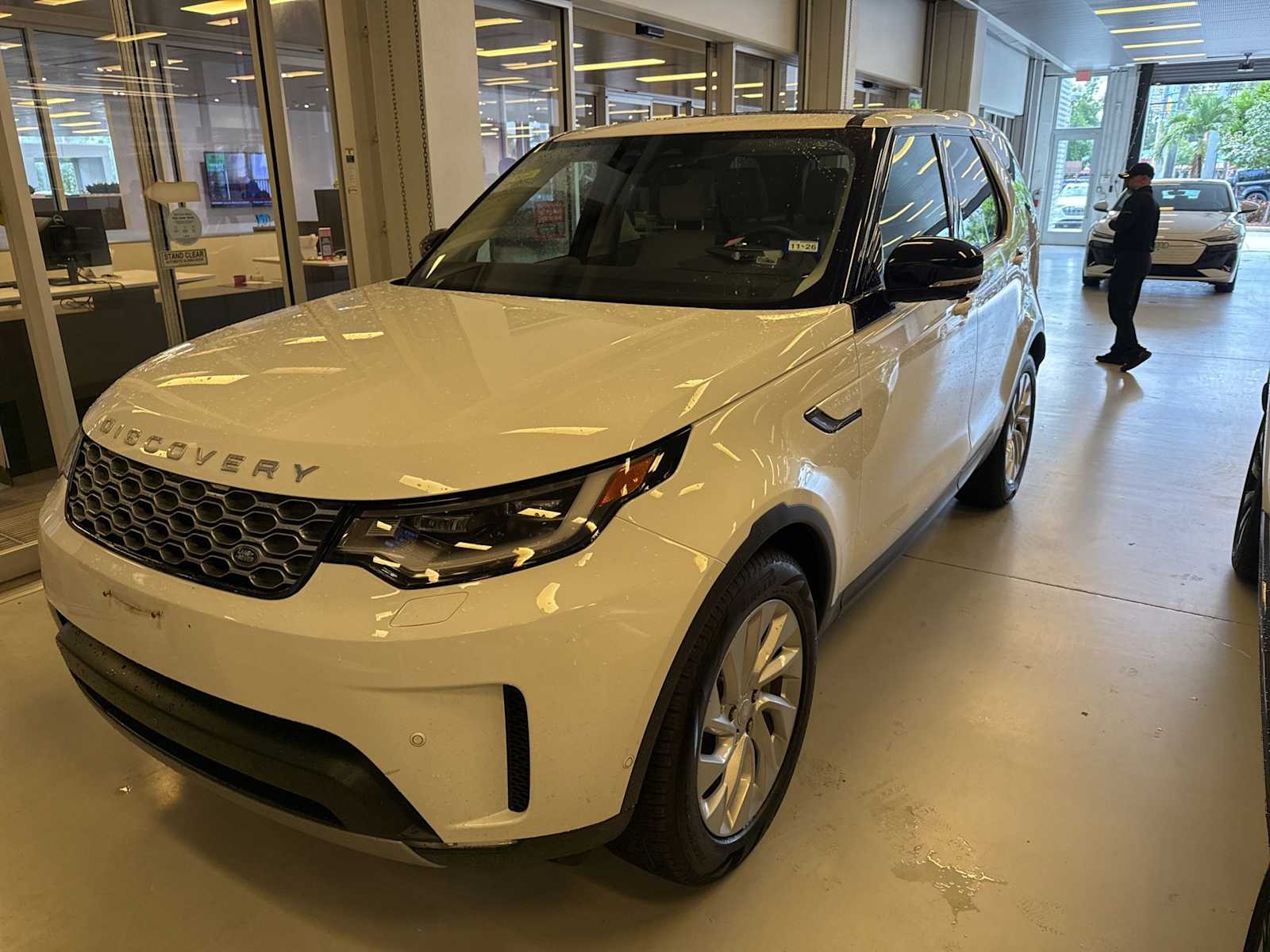 Thumbnail: 2025 Land Rover Discovery - 1