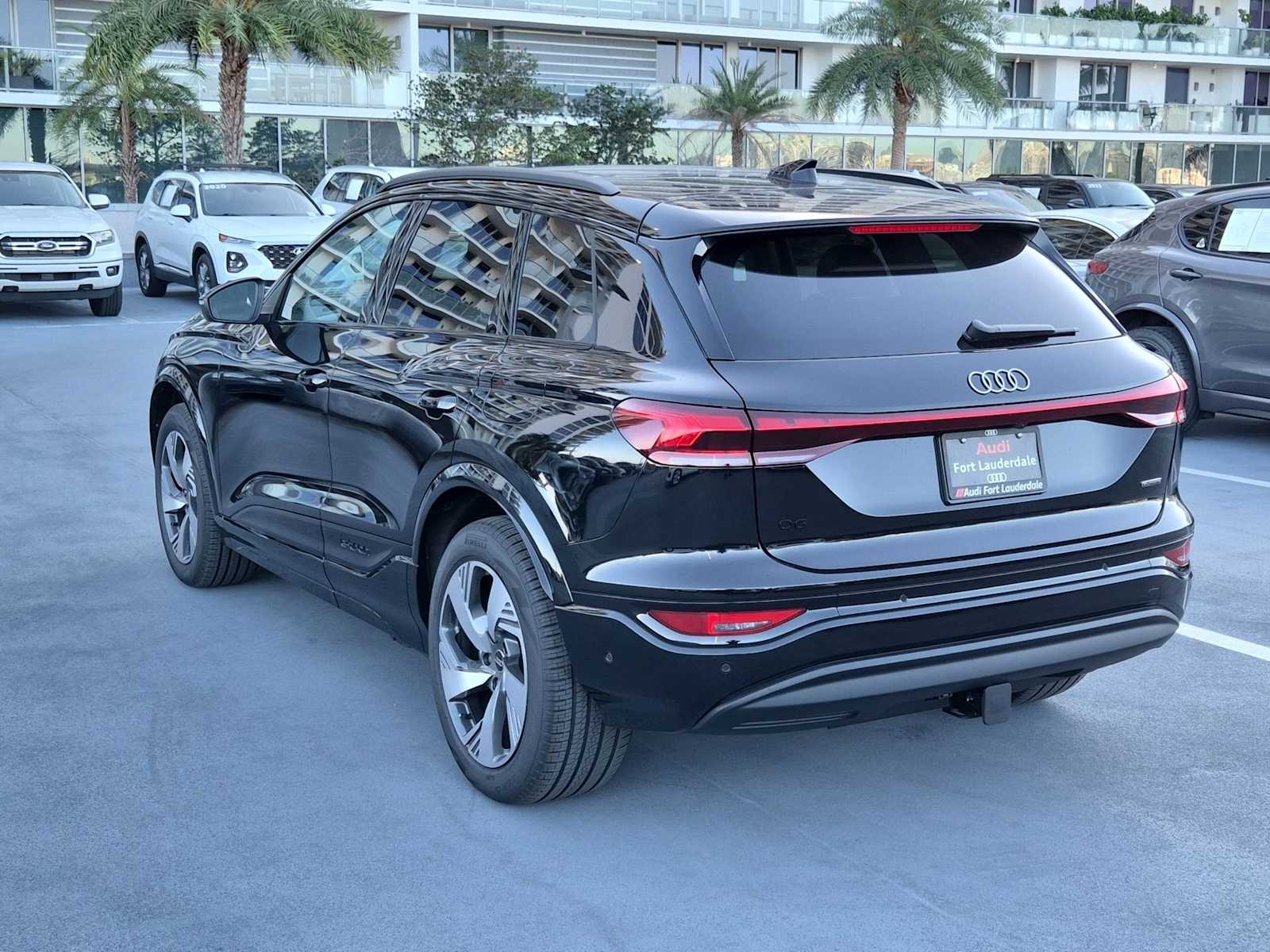 Thumbnail: 2025 Audi Q6 e-tron - 4