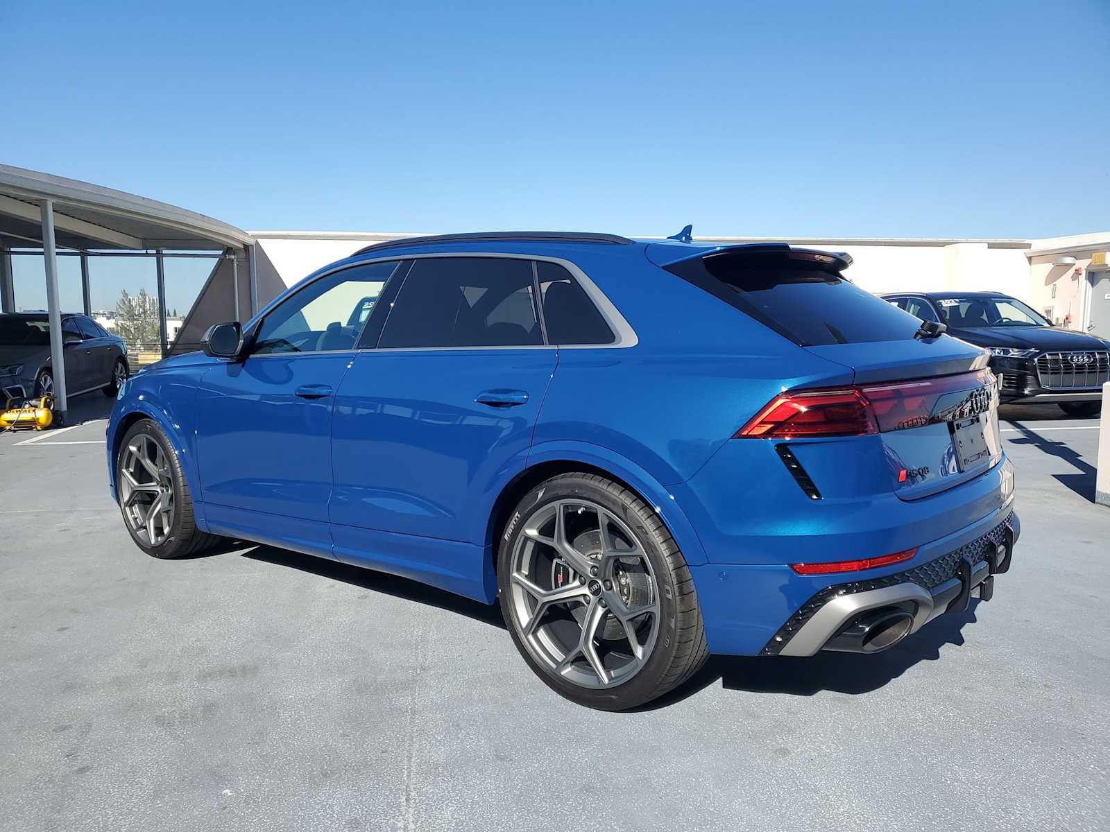 Thumbnail: 2025 Audi RS Q8 - 4