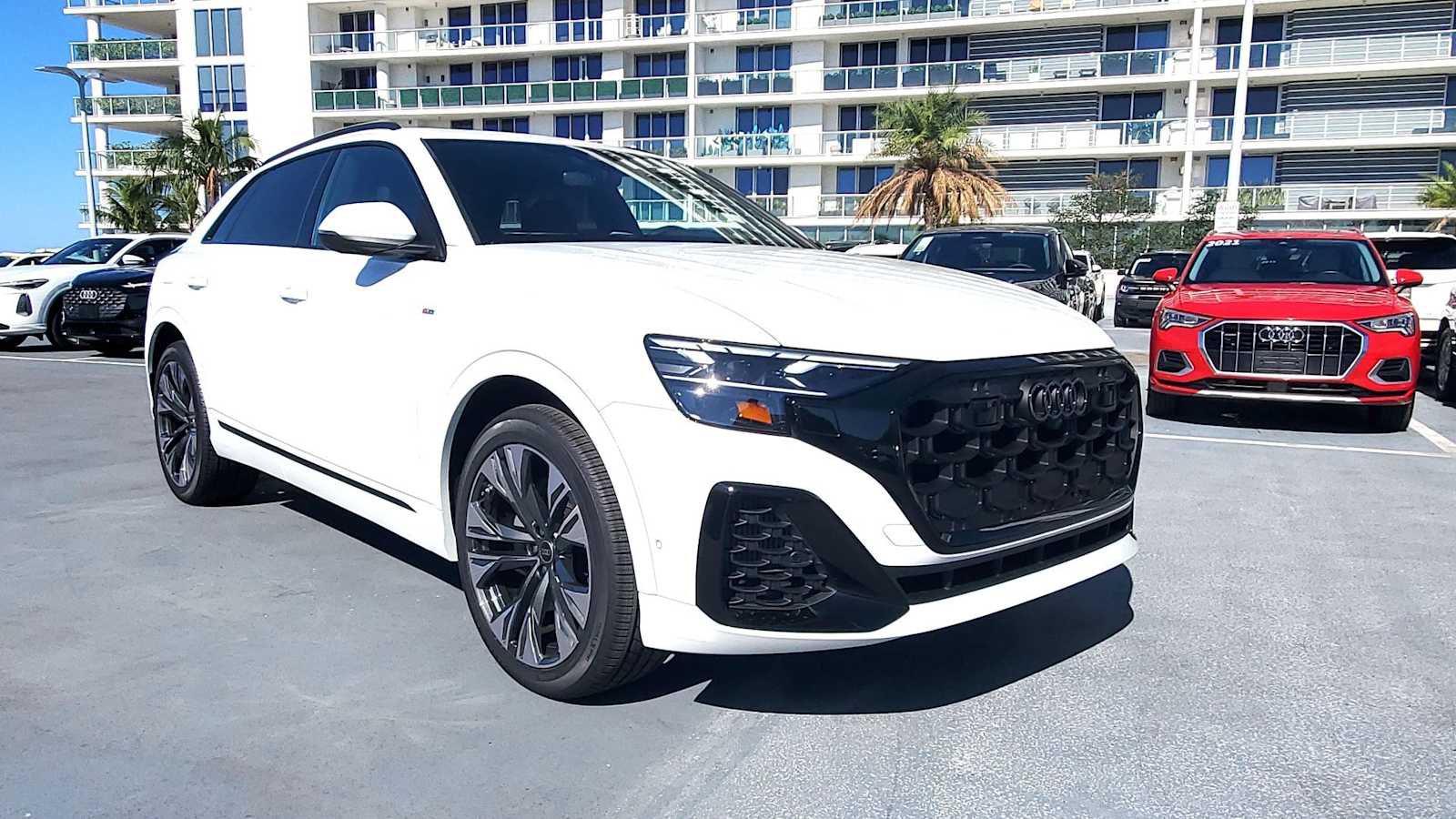 Thumbnail: 2026 Audi Q8 - 8