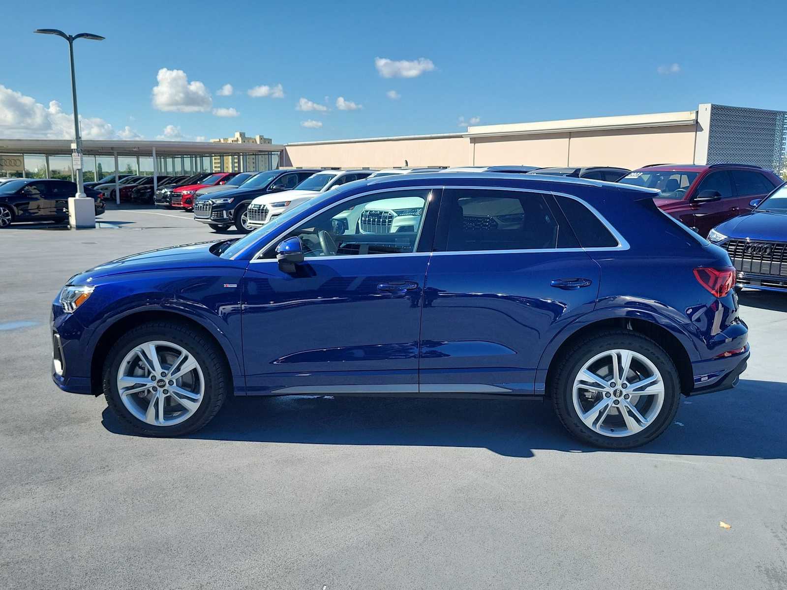 Thumbnail: 2024 Audi Q3 - 3