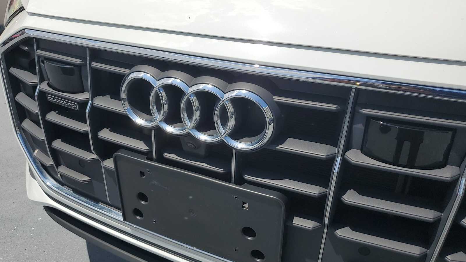 Thumbnail: 2023 Audi Q8 - 11