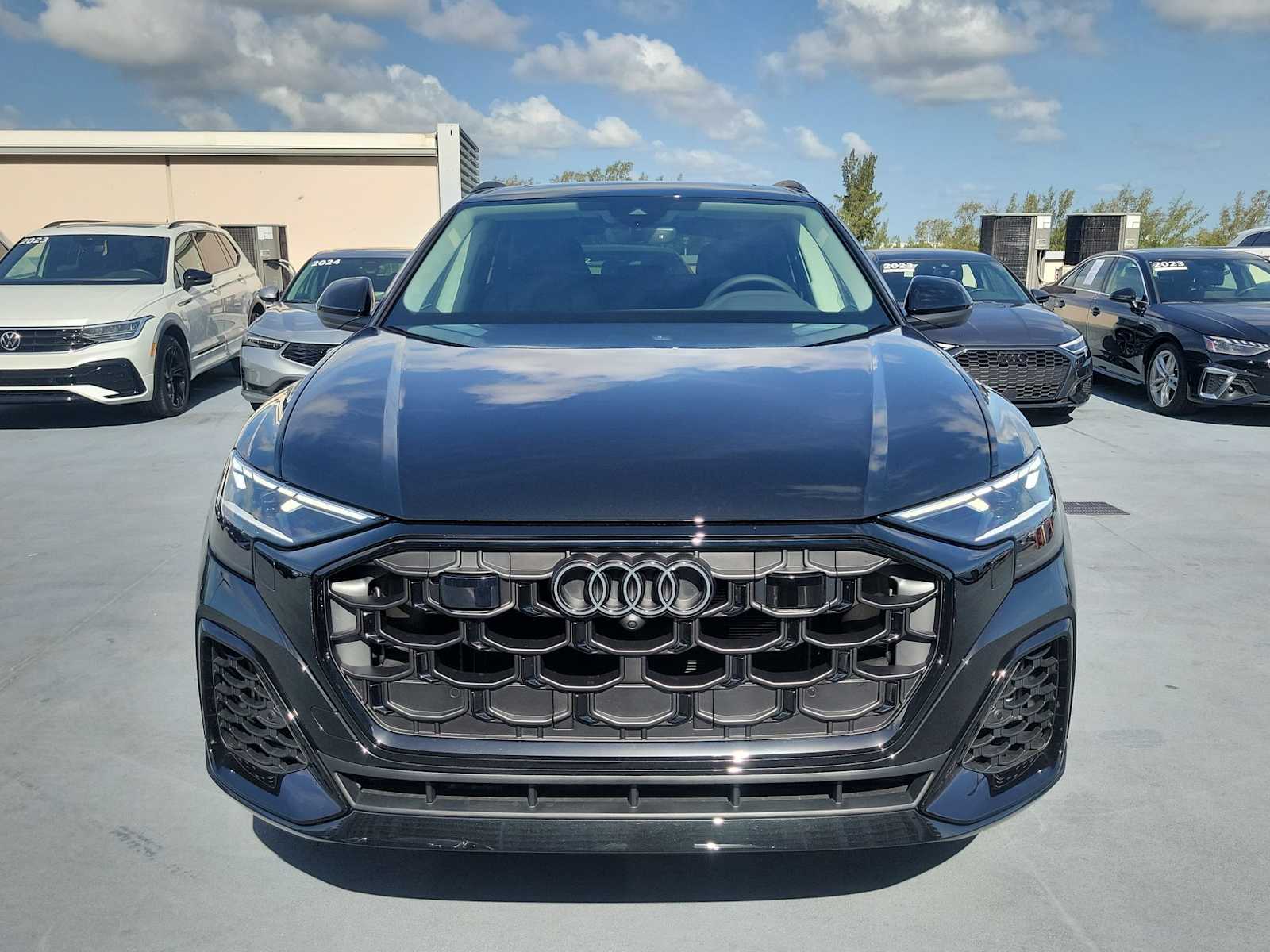 Thumbnail: 2026 Audi Q8 - 9