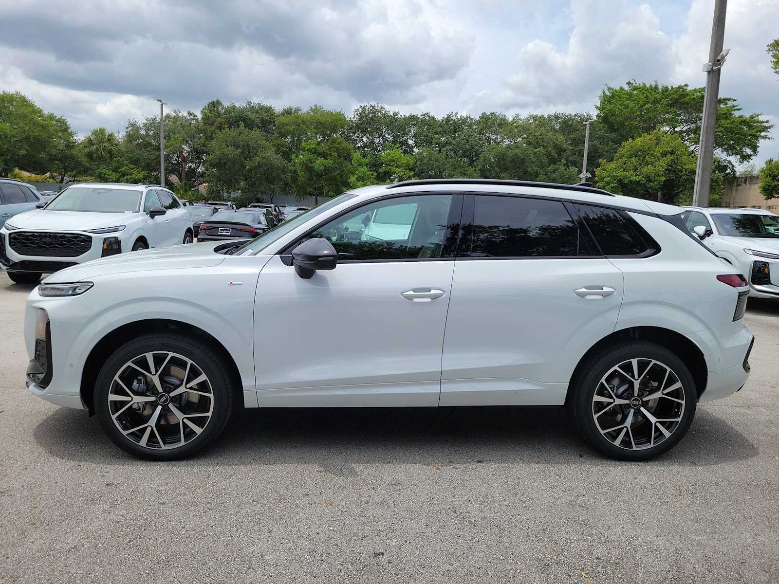 Thumbnail: 2026 Audi Q3 - 11