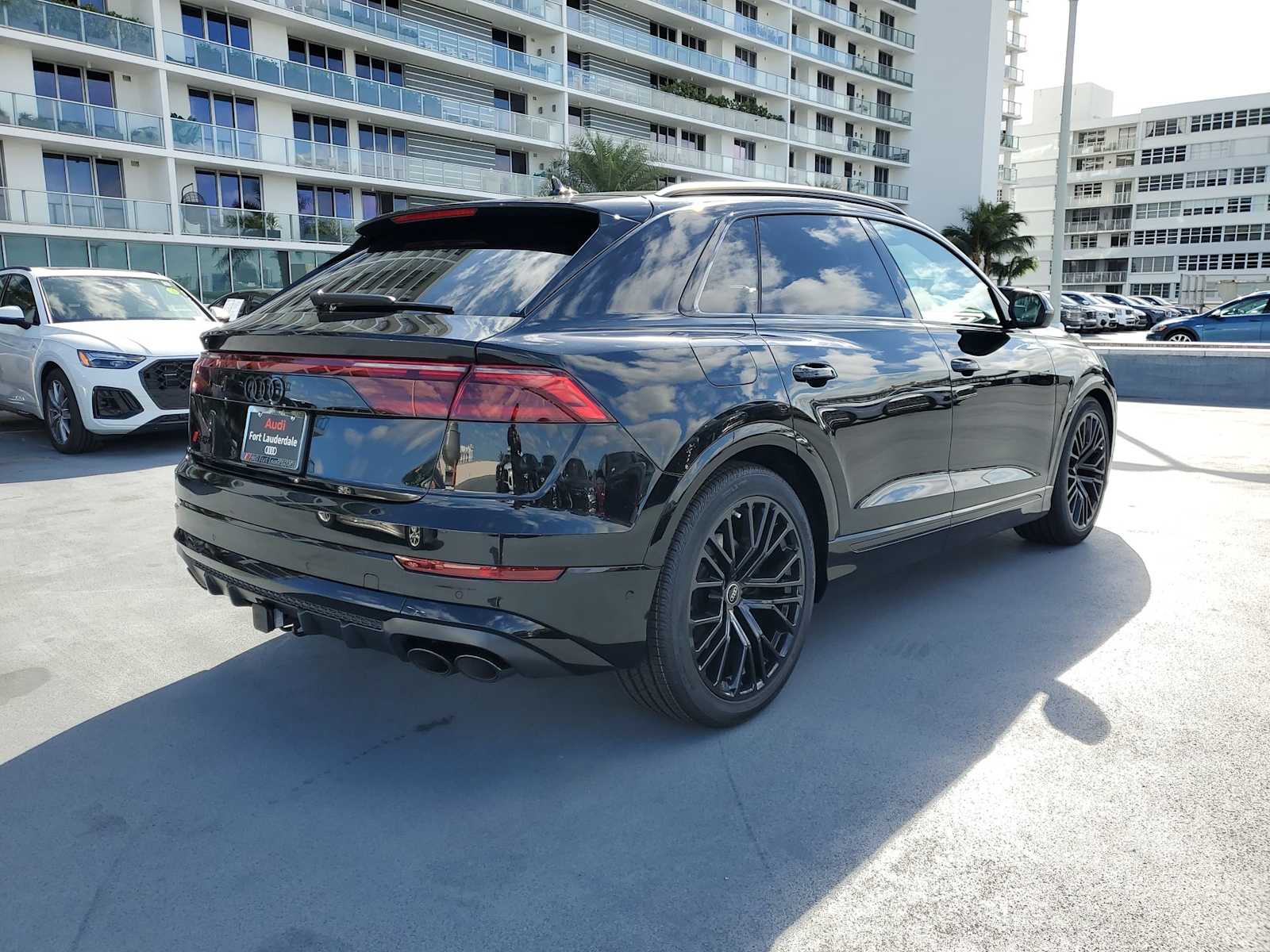 Thumbnail: 2025 Audi SQ8 - 6