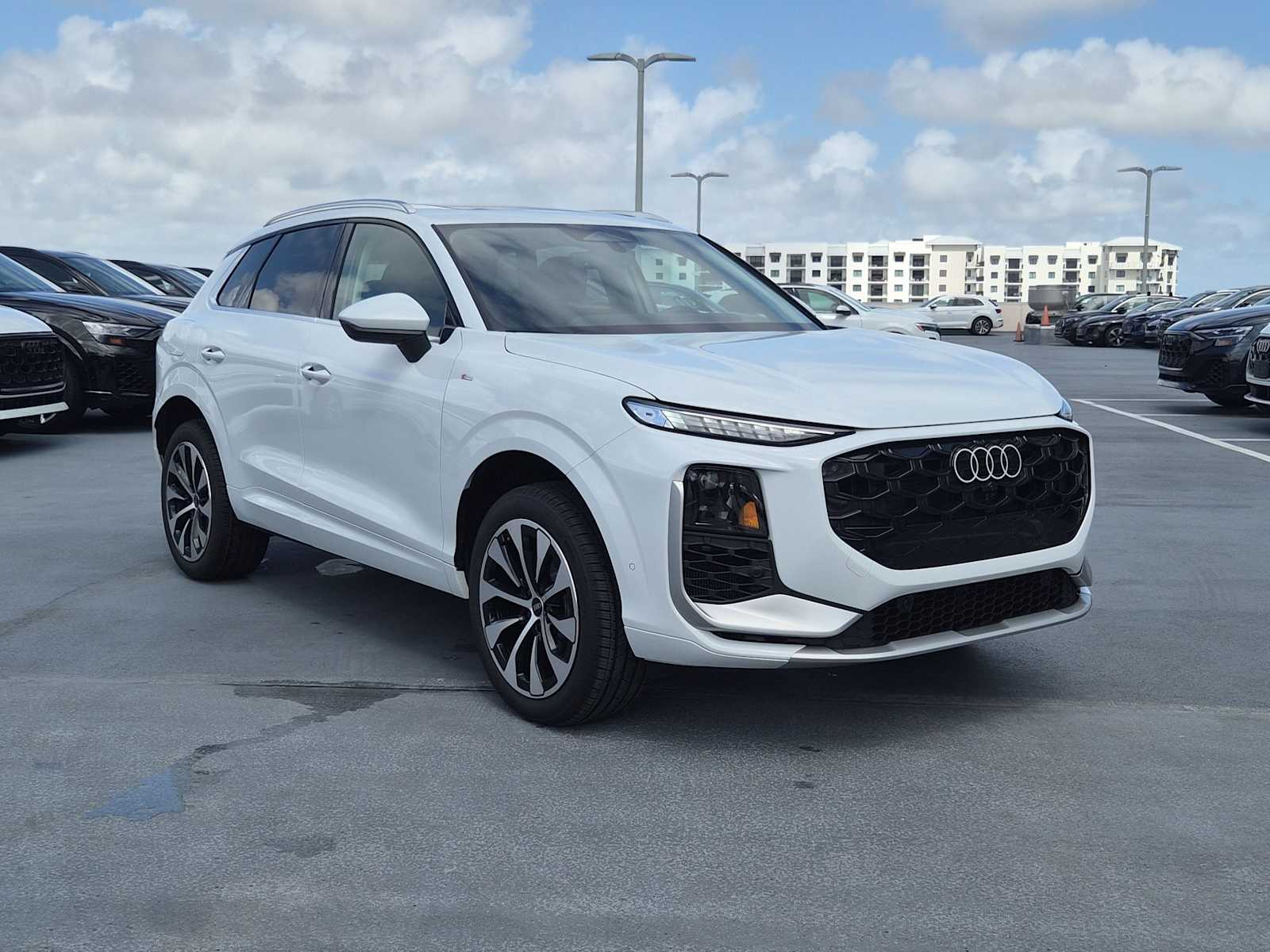Thumbnail: 2026 Audi Q3 - 8