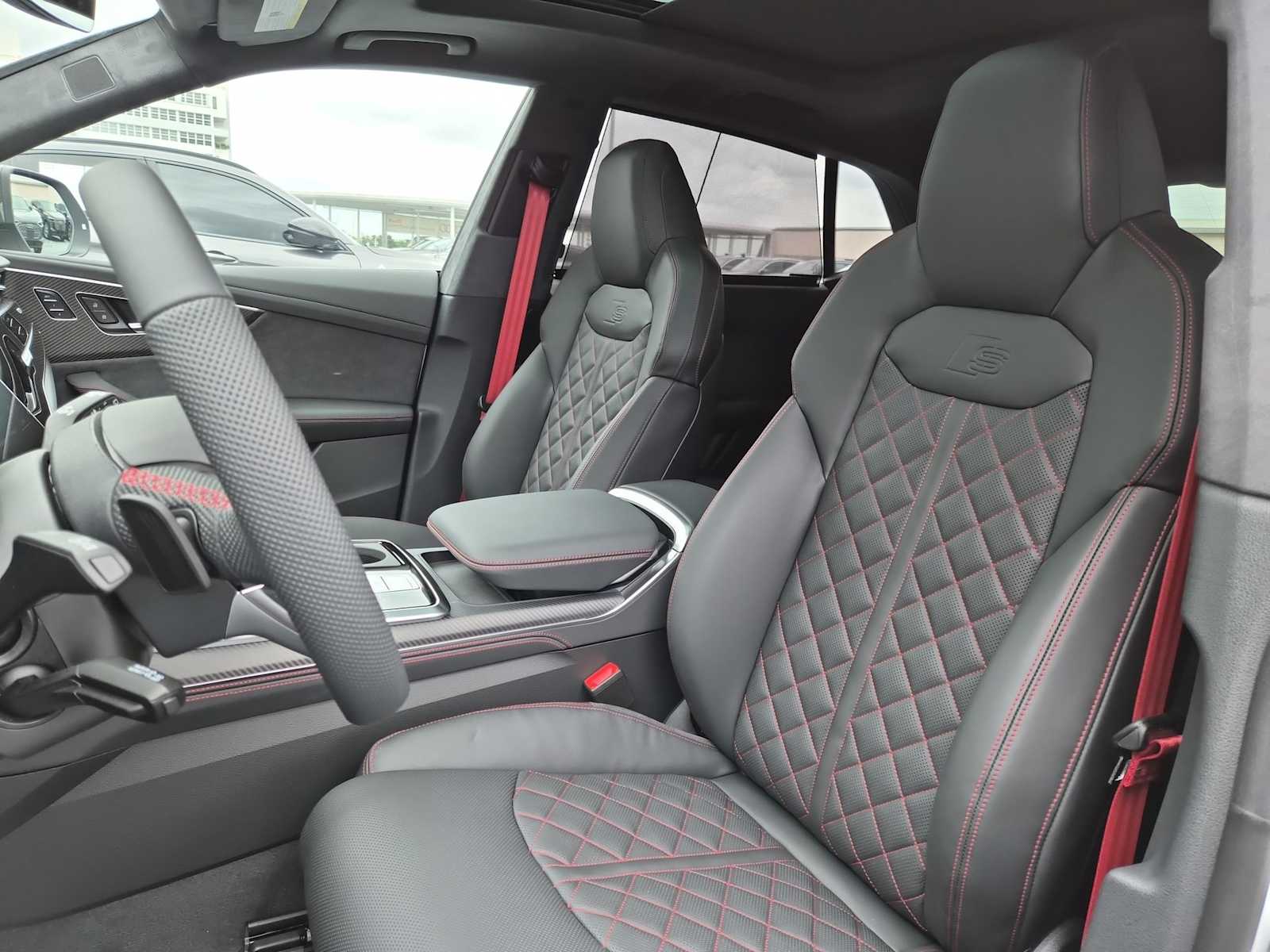 Thumbnail: 2026 Audi SQ8 - 15