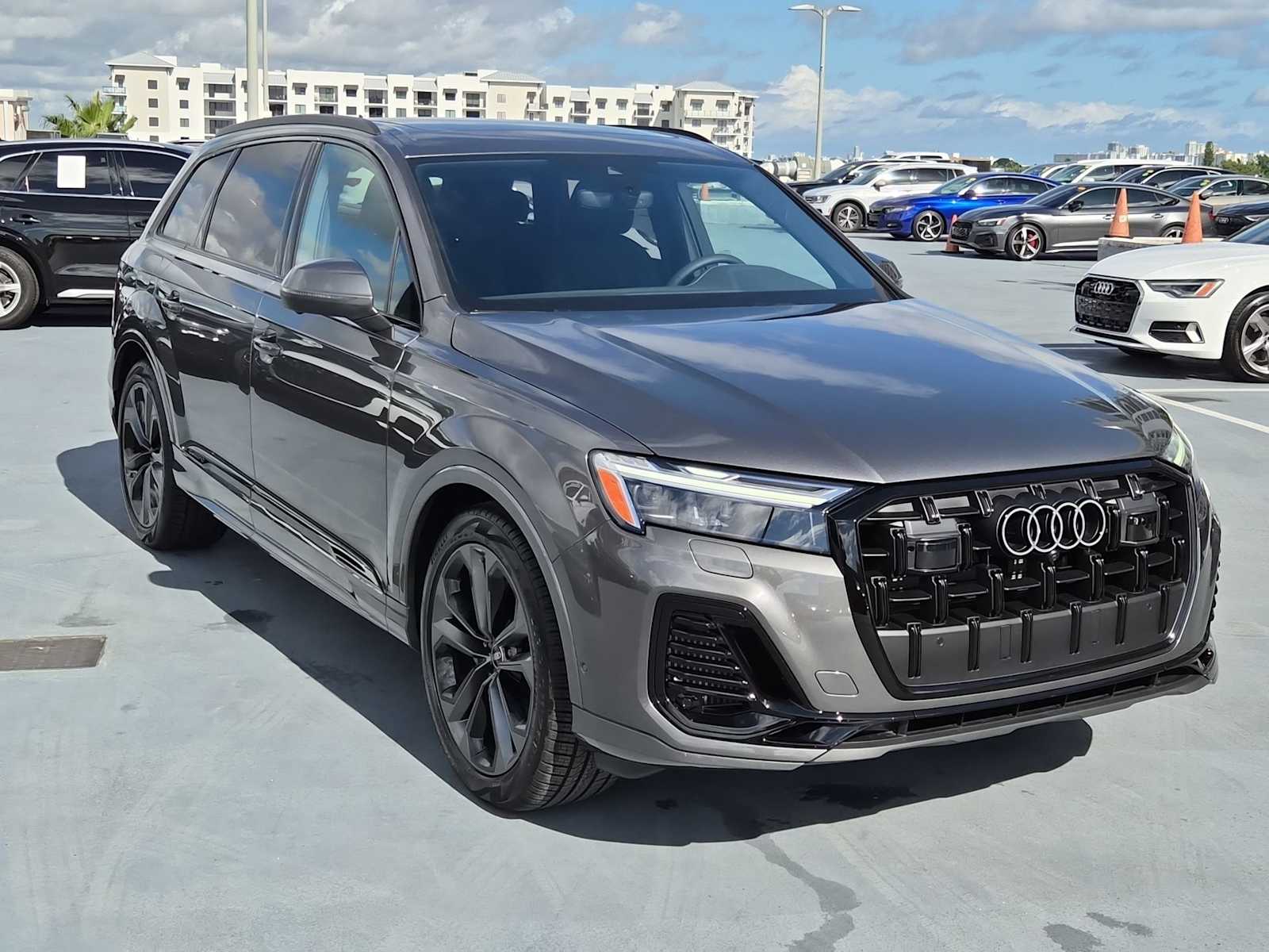 Thumbnail: 2026 Audi Q7 - 8