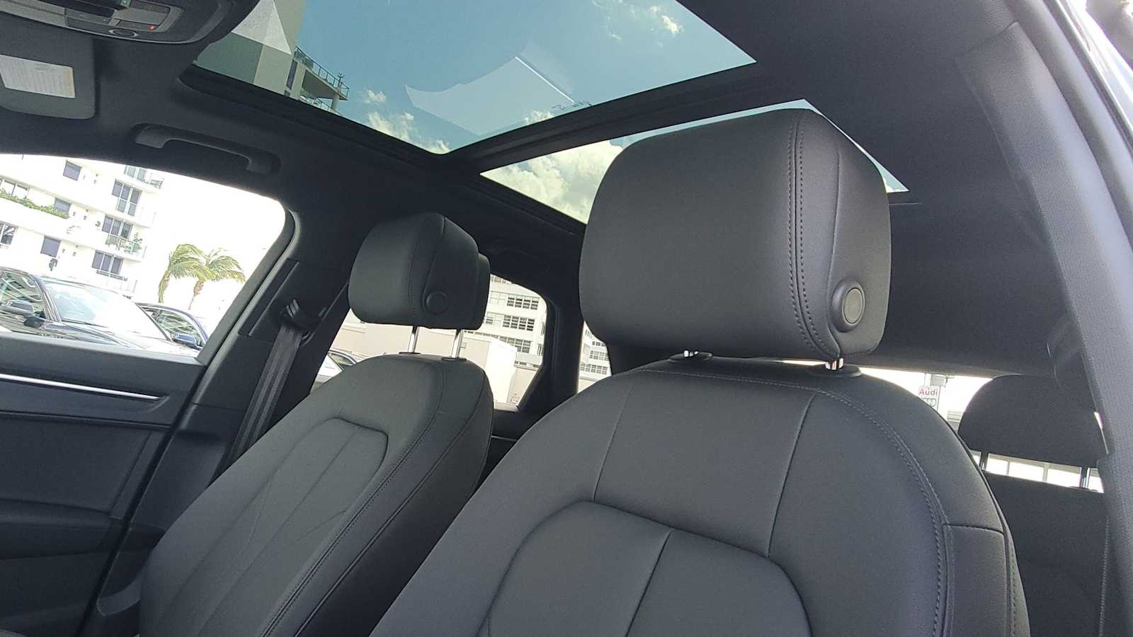 Thumbnail: 2025 Audi Q3 - 19