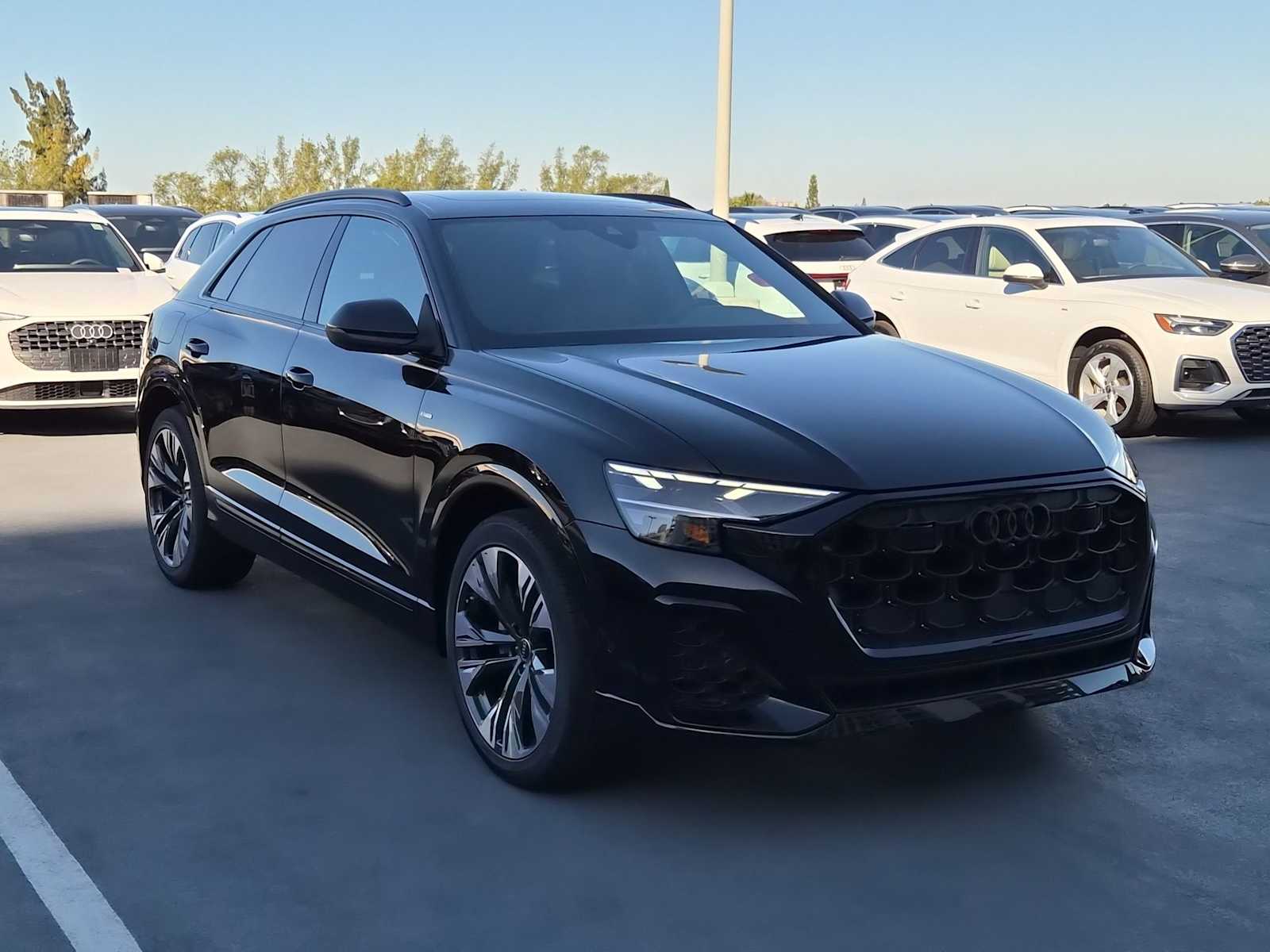 Thumbnail: 2026 Audi Q8 - 8
