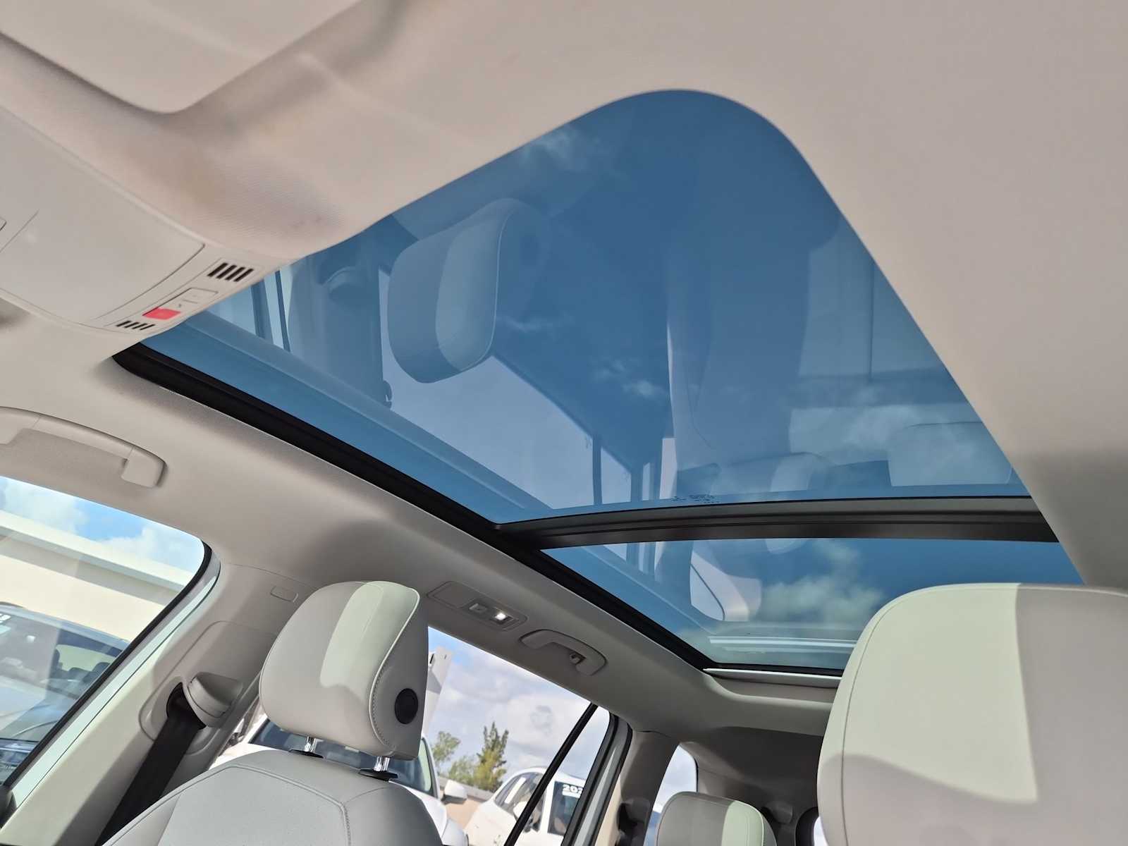 Thumbnail: 2018 Volkswagen Tiguan - 18