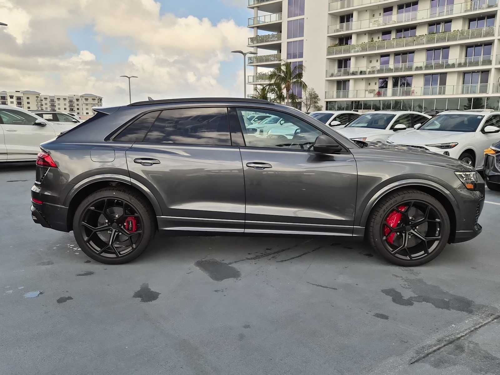 Thumbnail: 2026 Audi RS Q8 - 7