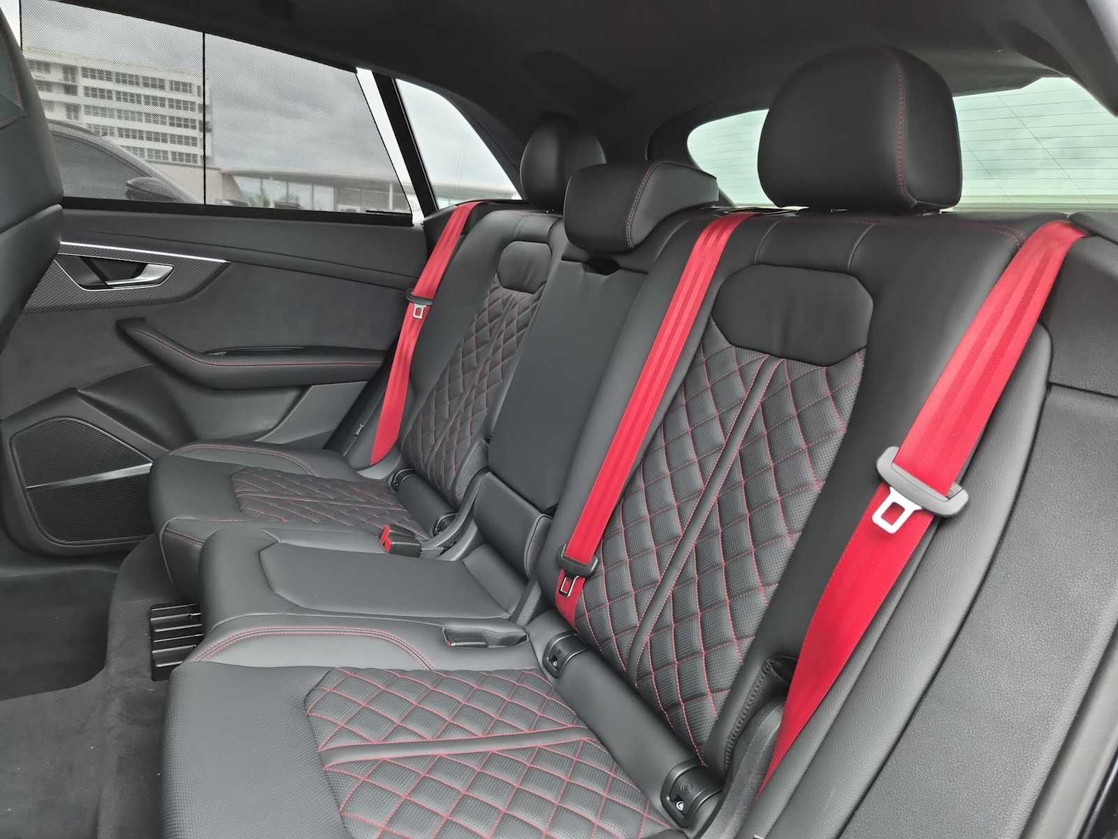 Thumbnail: 2026 Audi SQ8 - 19