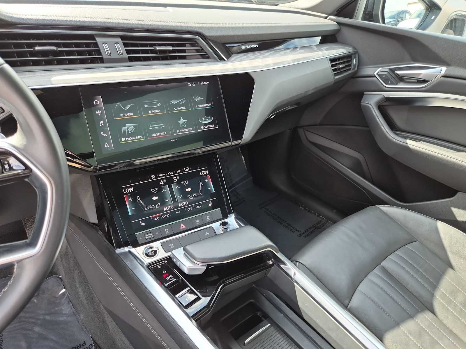 Thumbnail: 2023 Audi e-tron - 23