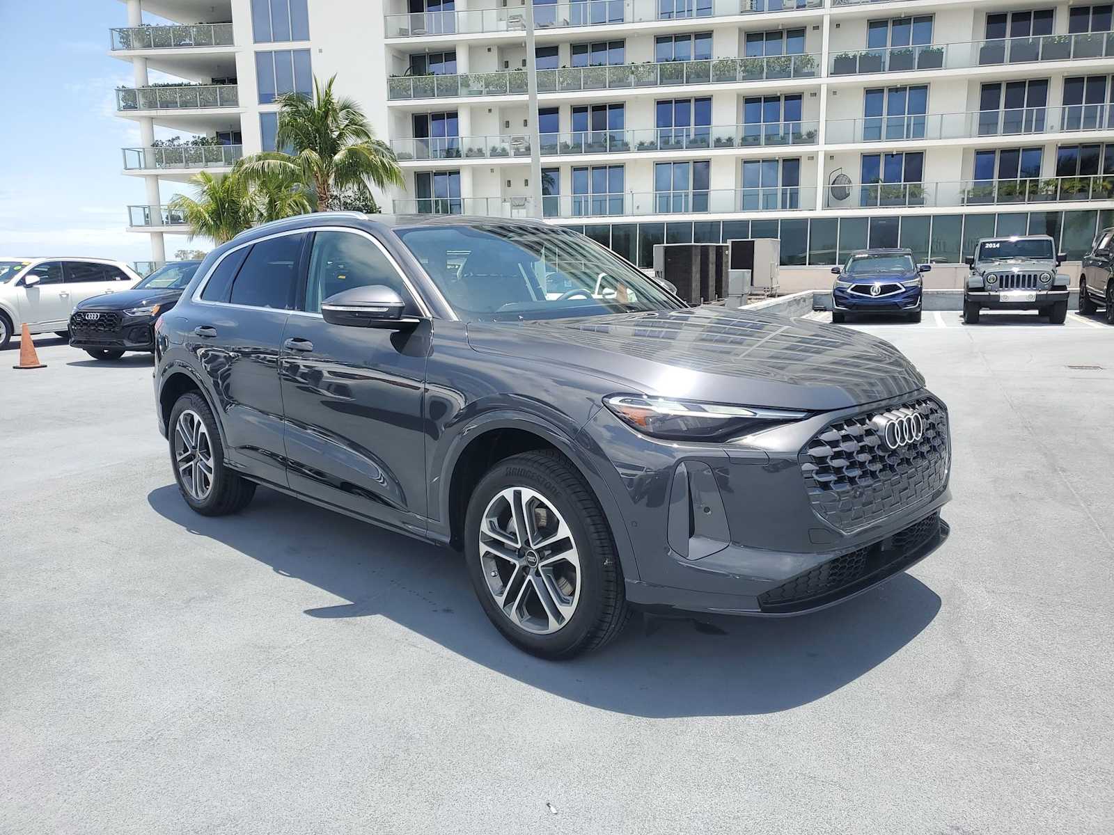 Thumbnail: 2025 Audi Q5 - 8