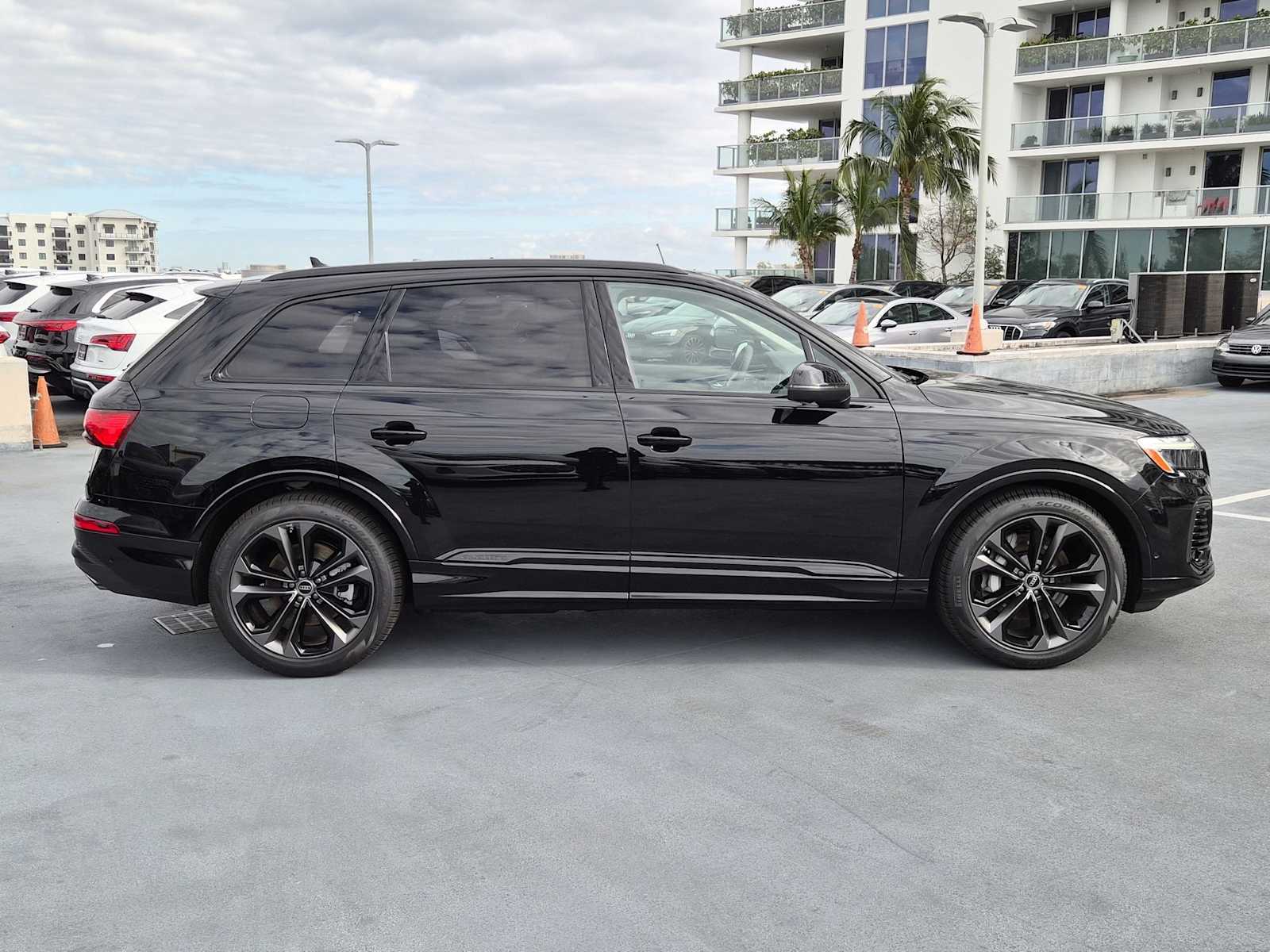 Thumbnail: 2026 Audi Q7 - 7