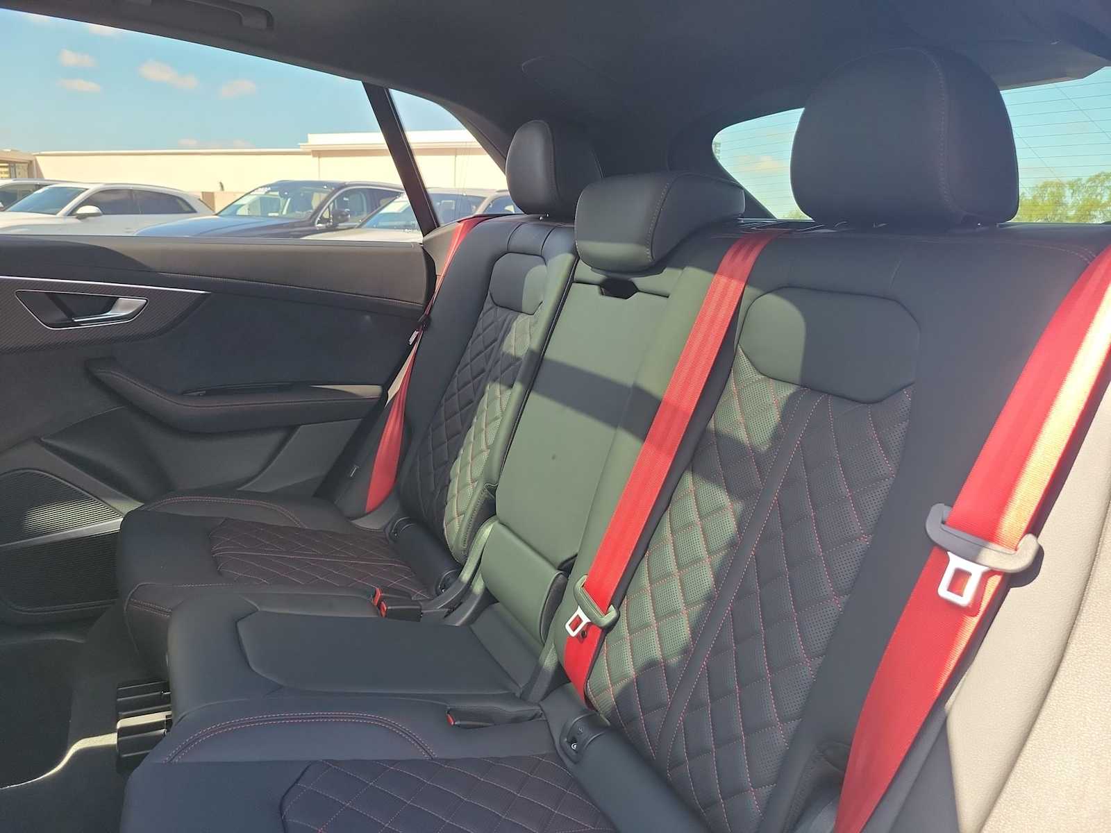 Thumbnail: 2026 Audi Q8 - 19