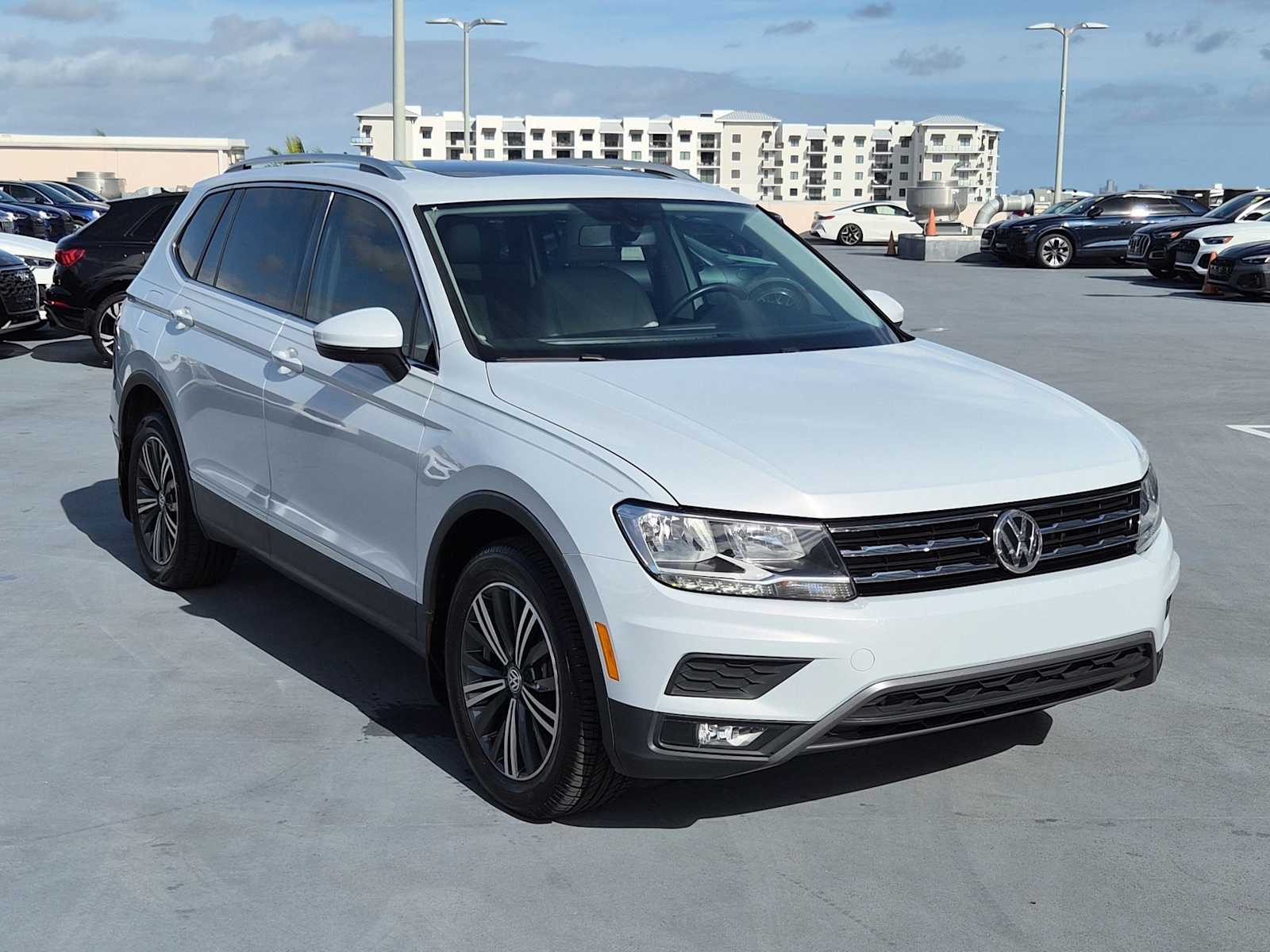 Thumbnail: 2018 Volkswagen Tiguan - 8
