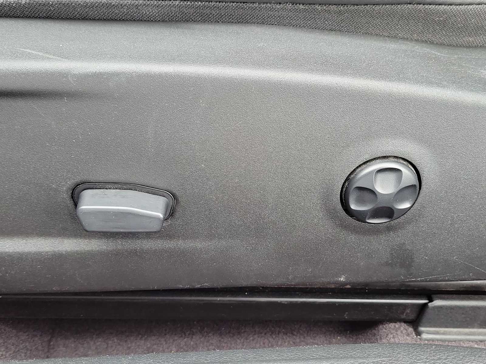 Thumbnail: 2016 Dodge Challenger - 14