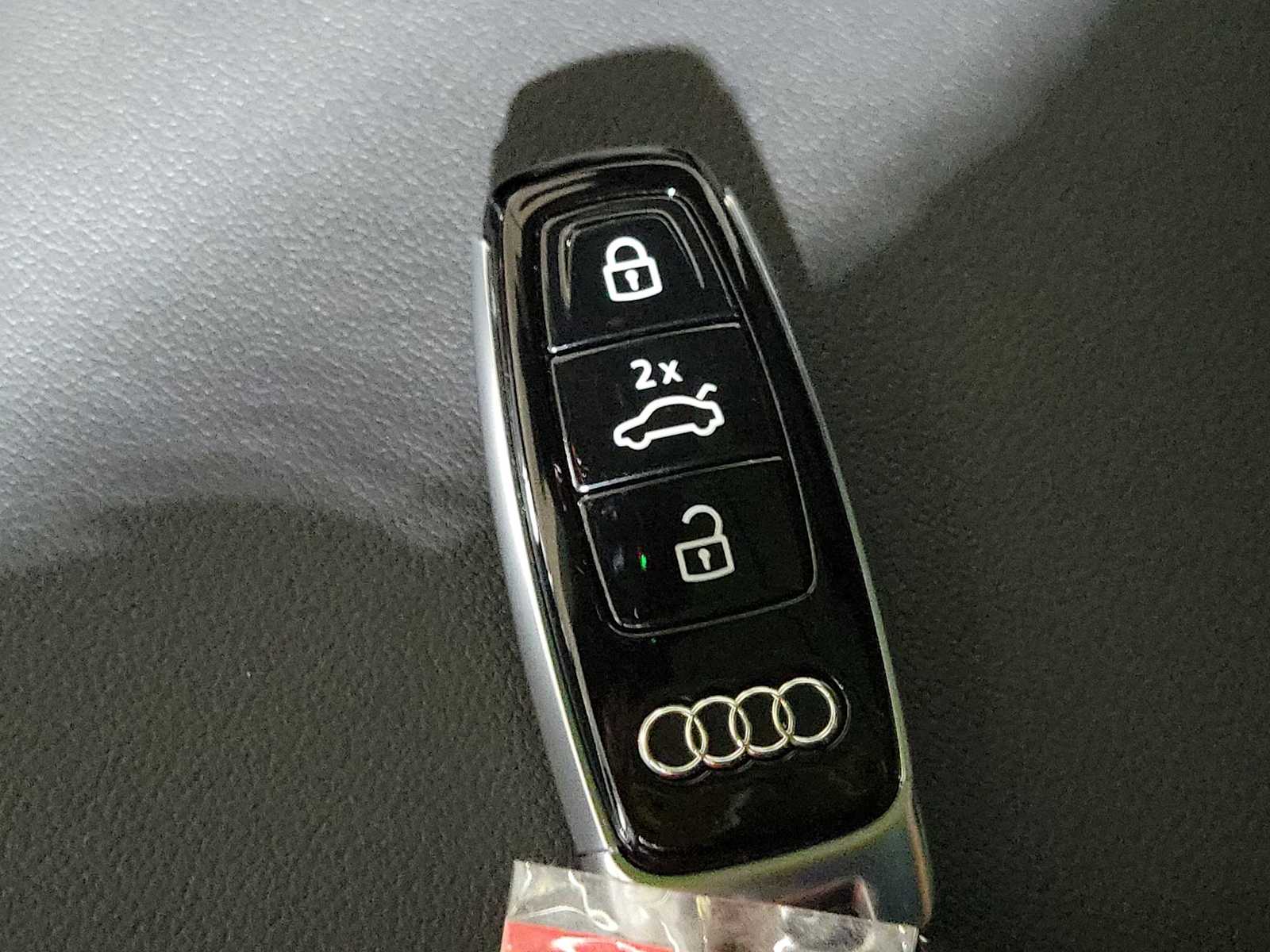 Thumbnail: 2026 Audi Q8 - 29
