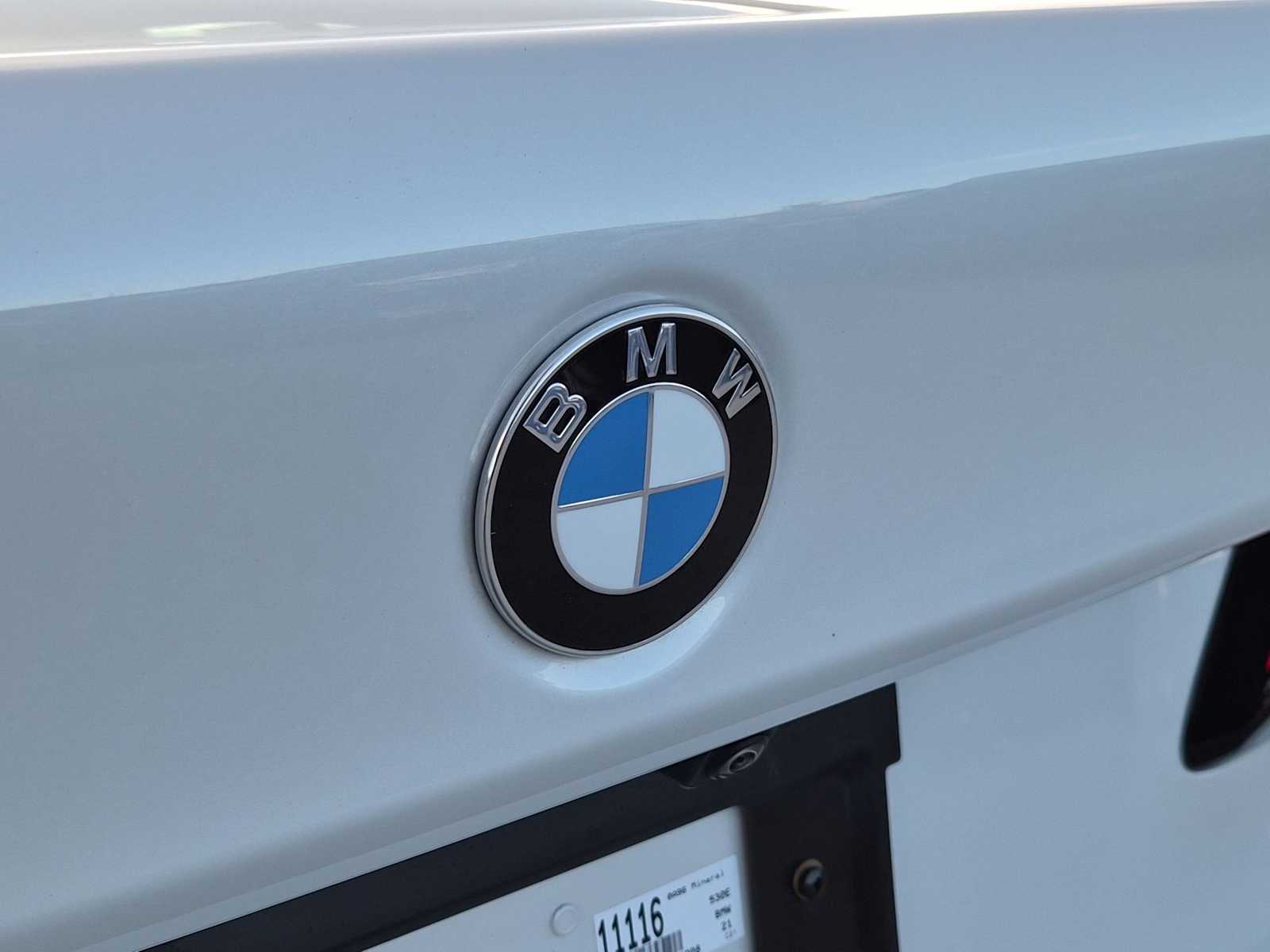 Thumbnail: 2021 BMW 5 Series - 10