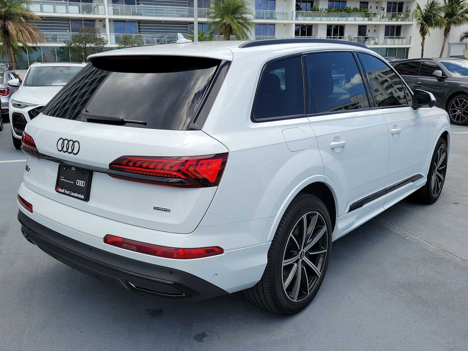Thumbnail: 2023 Audi Q7 - 6