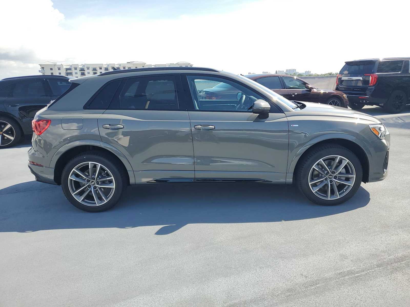 Thumbnail: 2025 Audi Q3 - 7