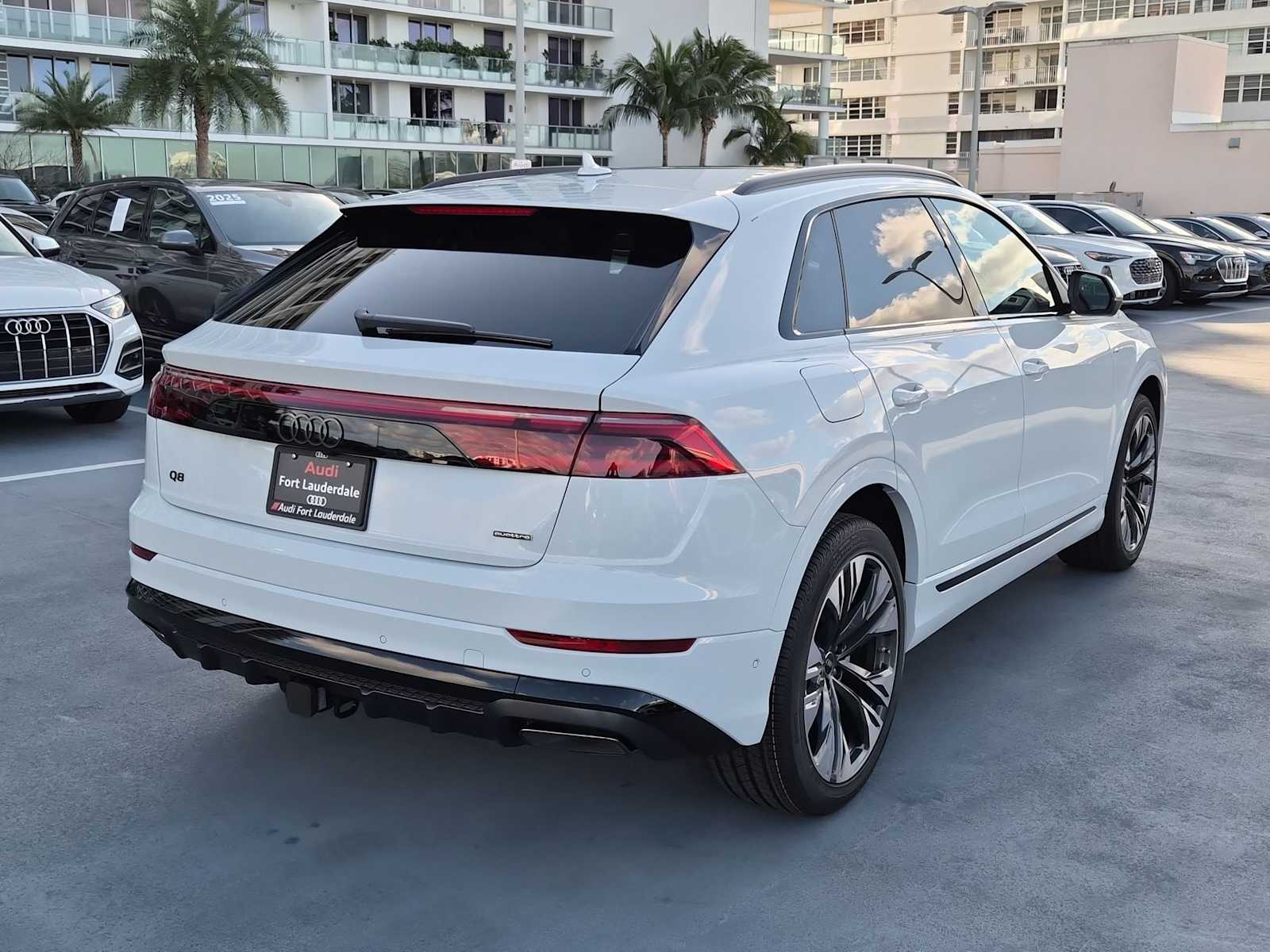 Thumbnail: 2026 Audi Q8 - 6