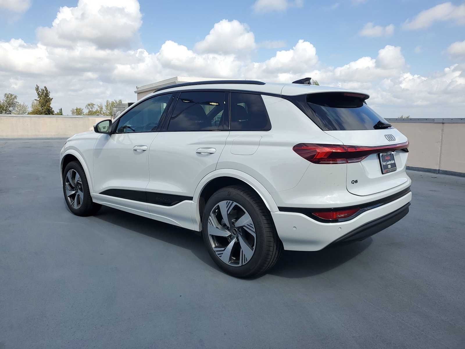 Thumbnail: 2025 Audi Q6 e-tron - 4
