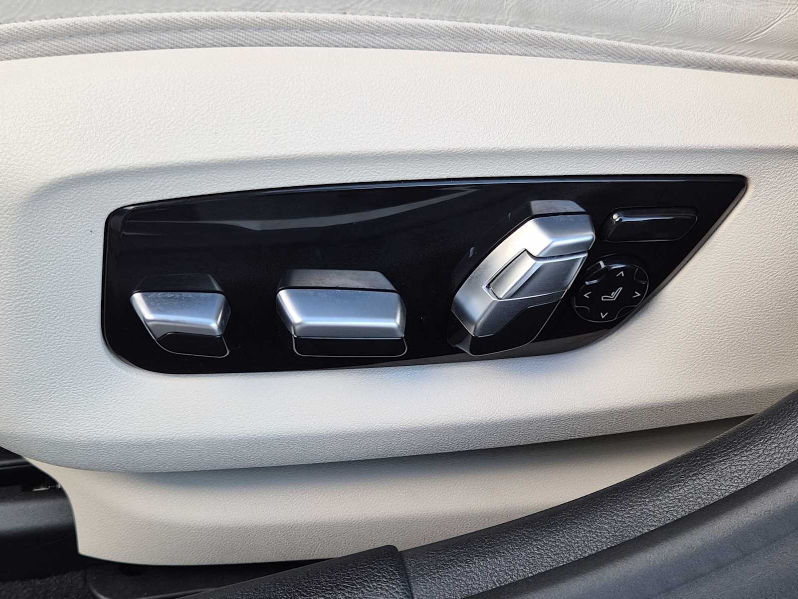 Thumbnail: 2021 BMW 5 Series - 16