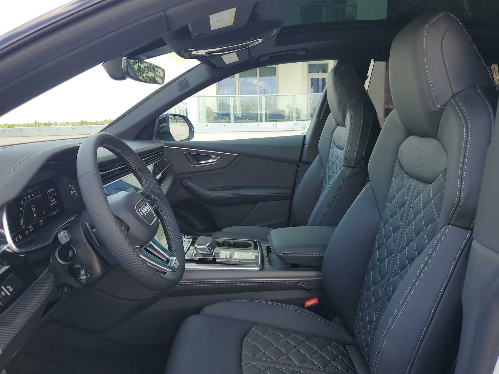 Thumbnail: 2025 Audi SQ8 - 12