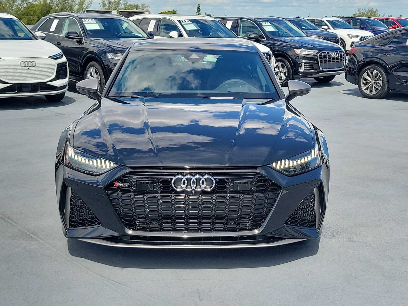 Thumbnail: 2026 Audi RS 7 - 9