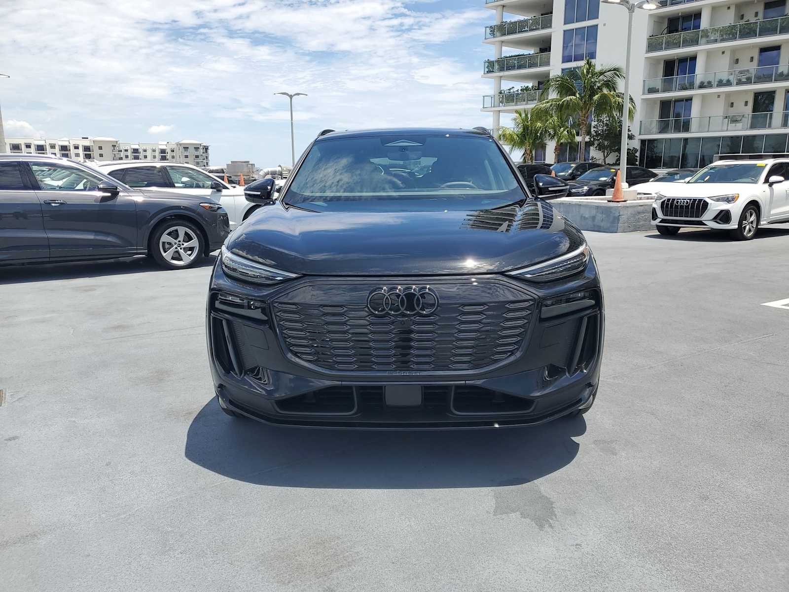 Thumbnail: 2025 Audi SQ6 e-tron - 9