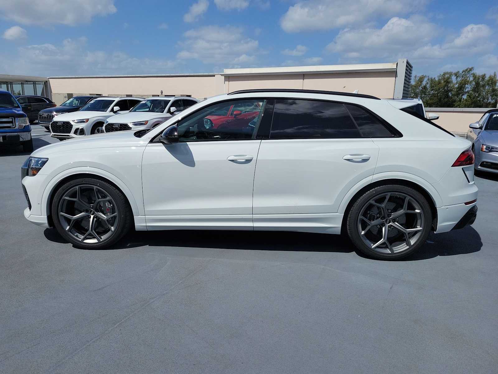 Thumbnail: 2026 Audi RS Q8 - 3