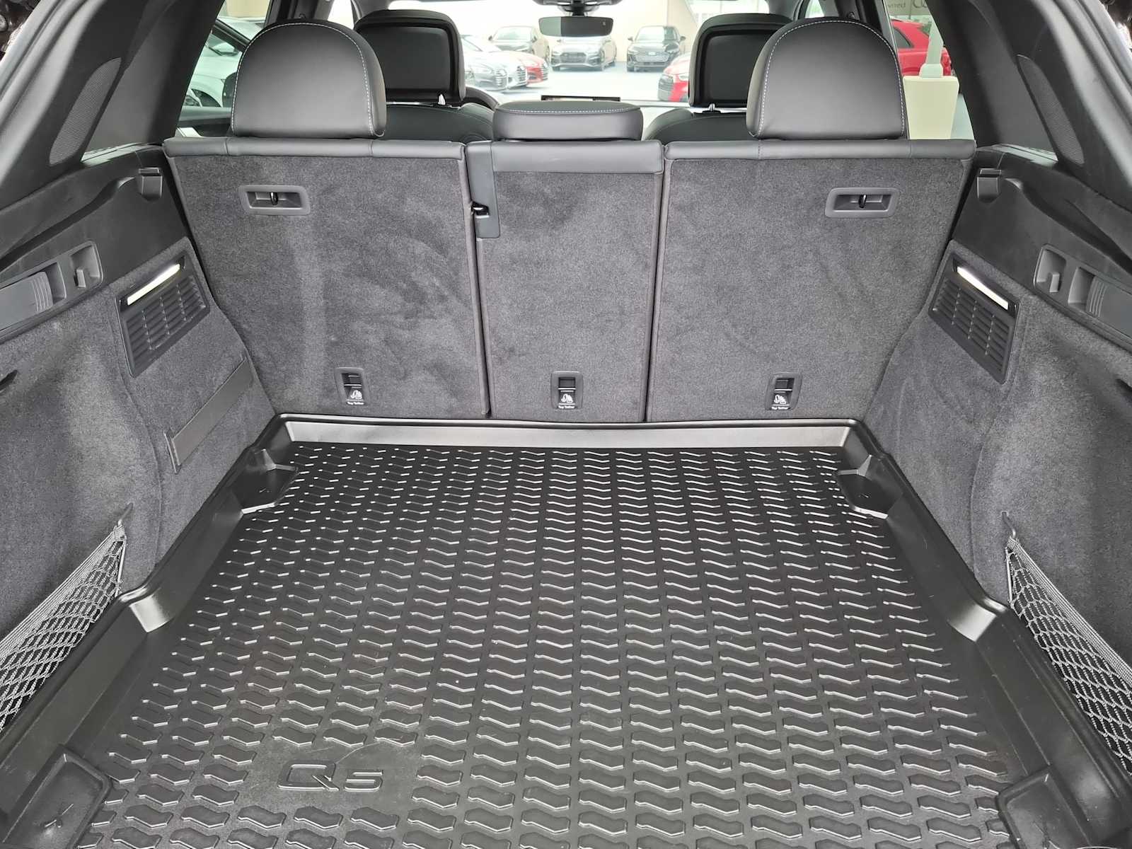 Thumbnail: 2025 Audi SQ5 - 26