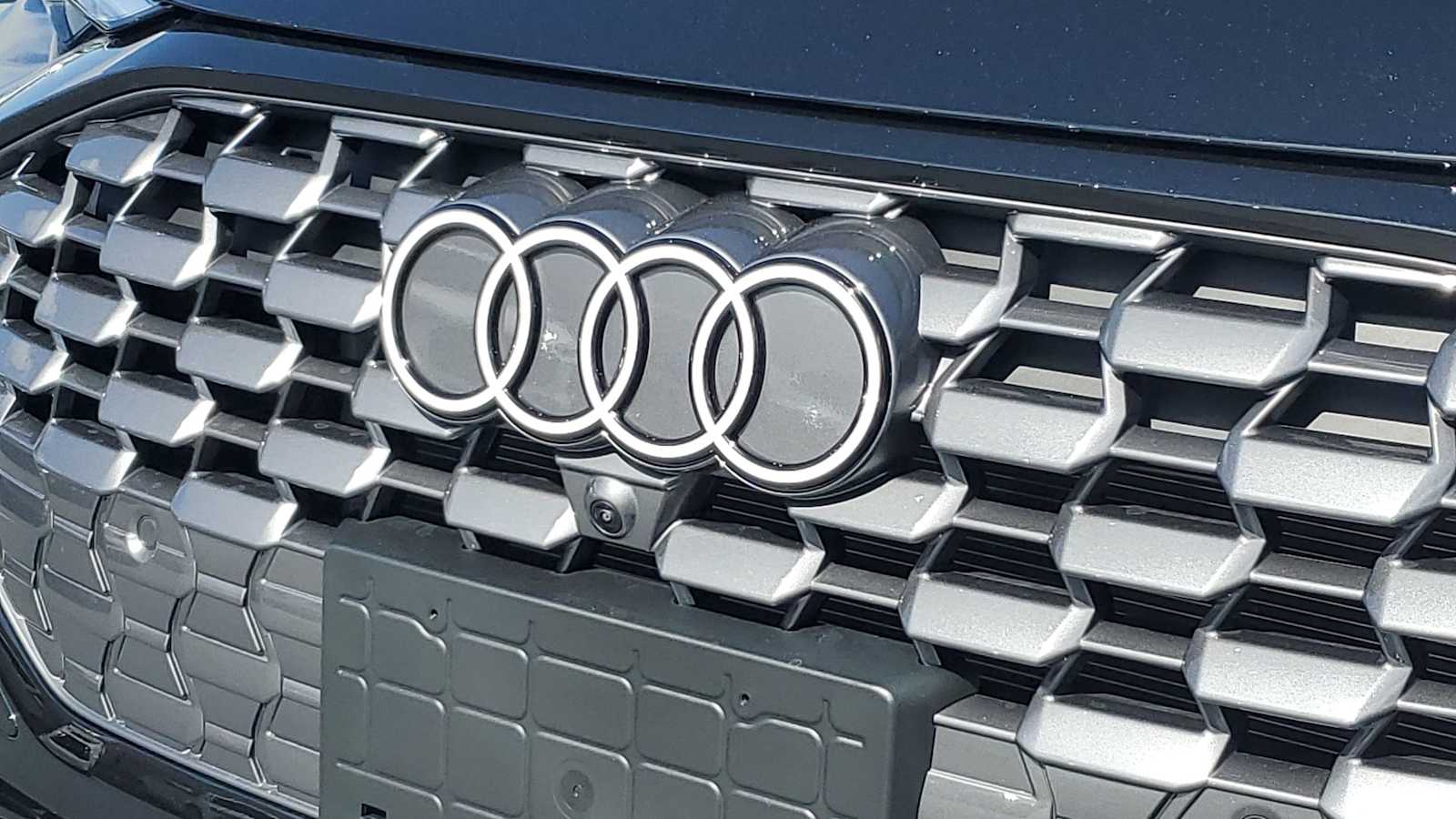 Thumbnail: 2025 Audi Q5 - 11