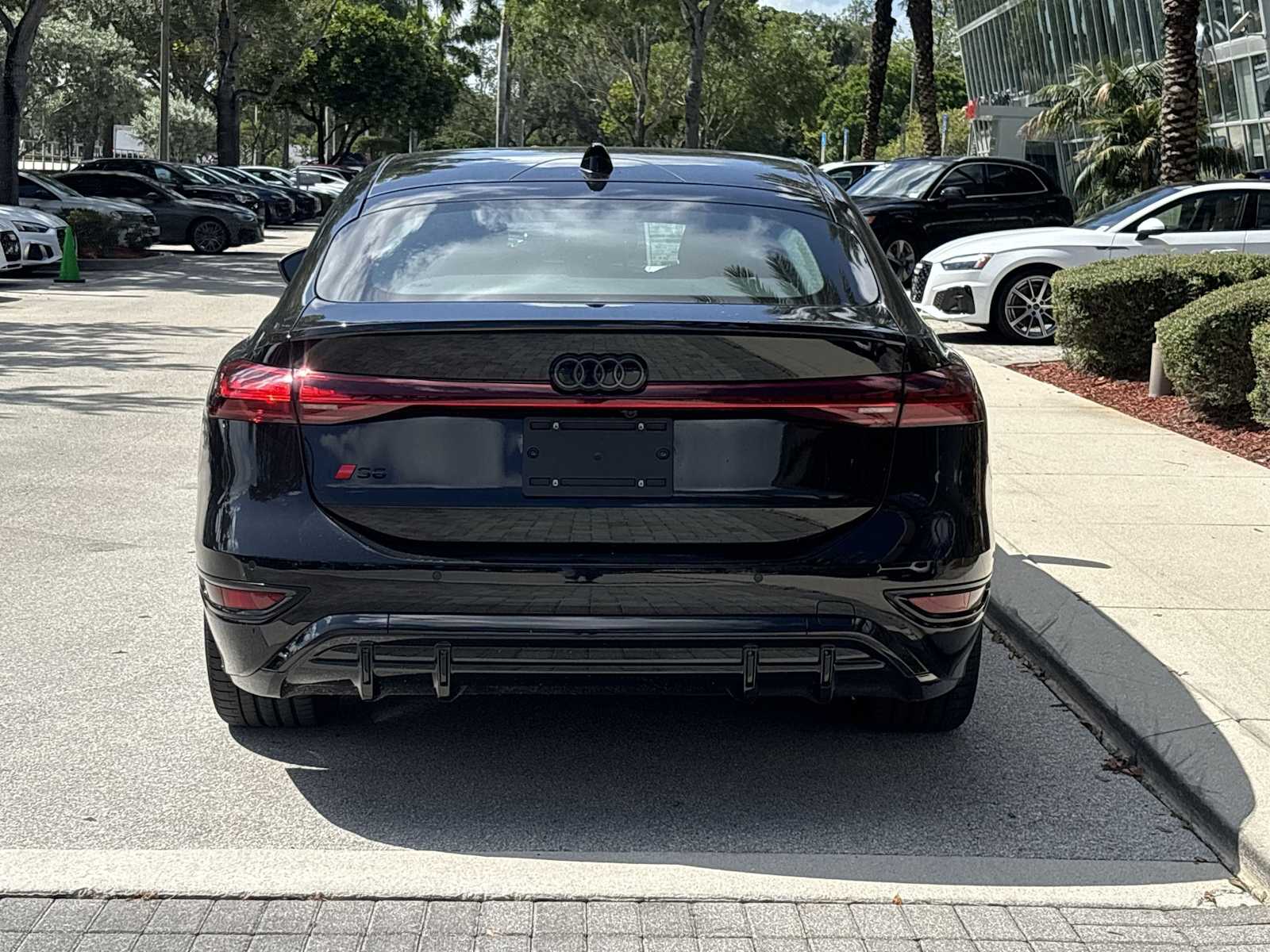 Thumbnail: 2025 Audi e-tron S - 19