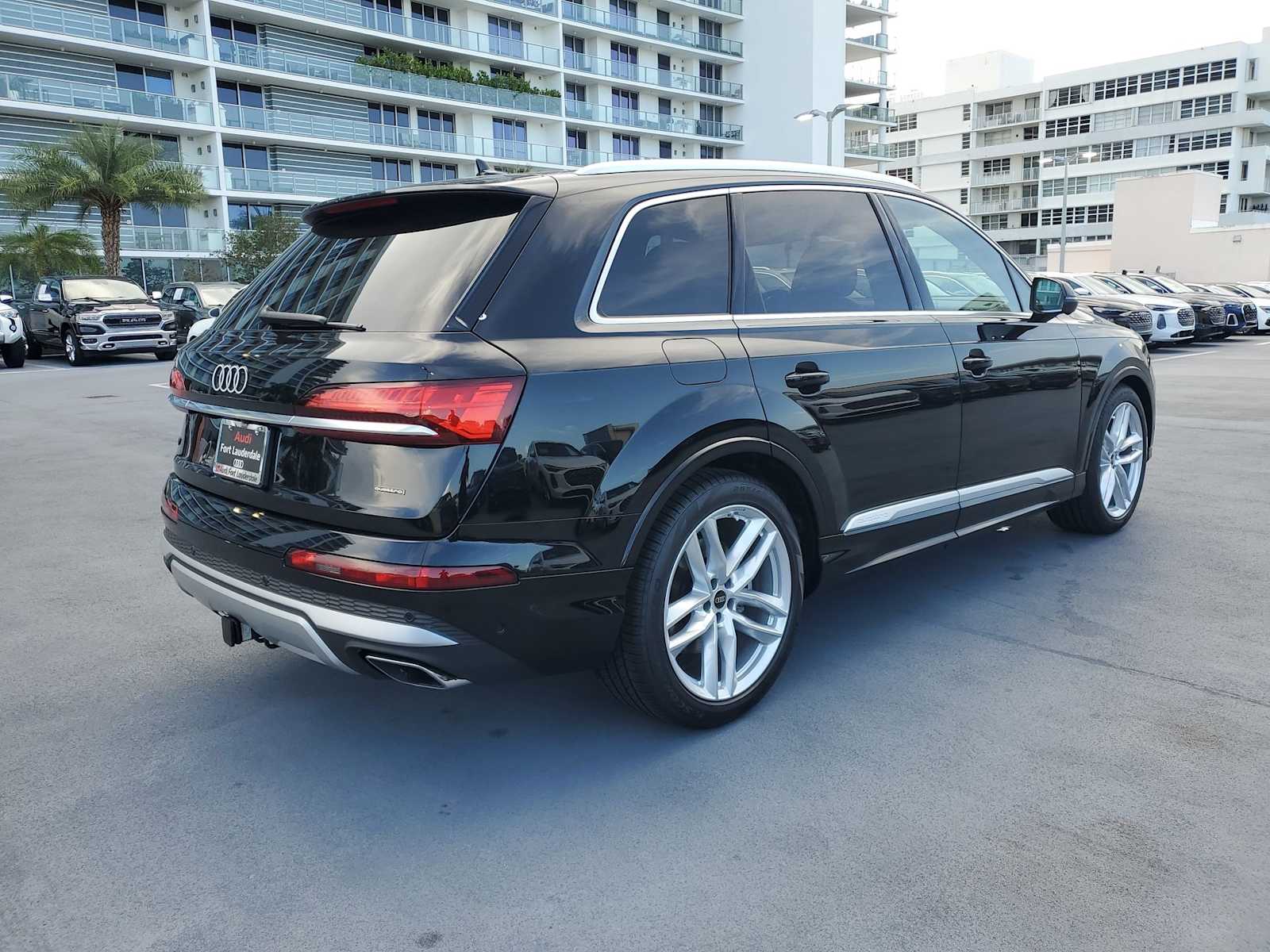 Thumbnail: 2025 Audi Q7 - 6