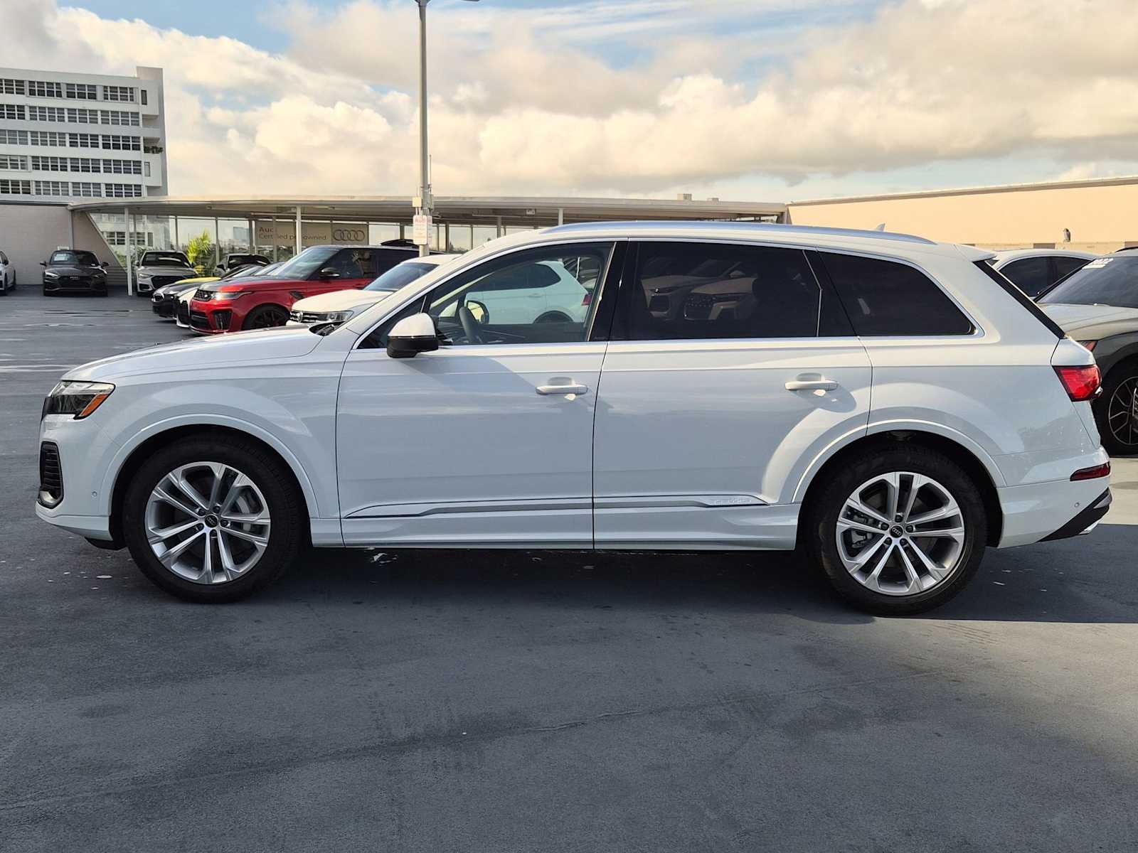 Thumbnail: 2026 Audi Q7 - 3