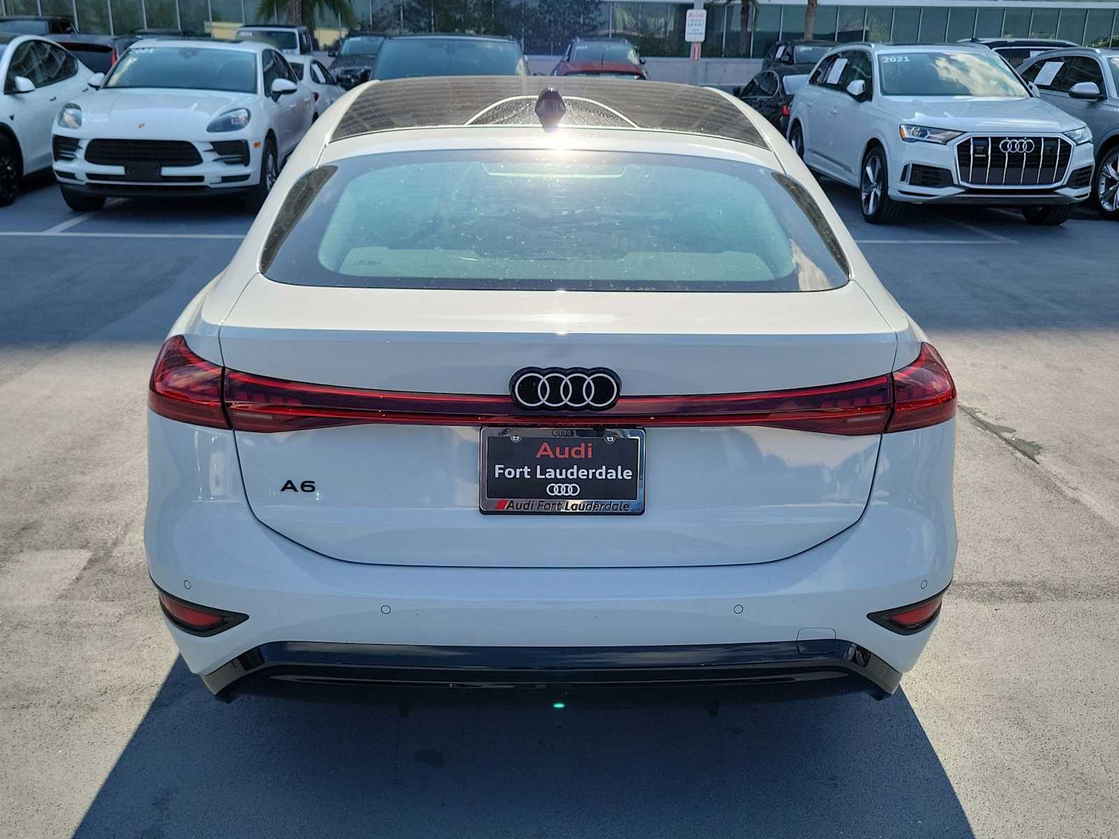 Thumbnail: 2025 Audi e-tron - 5