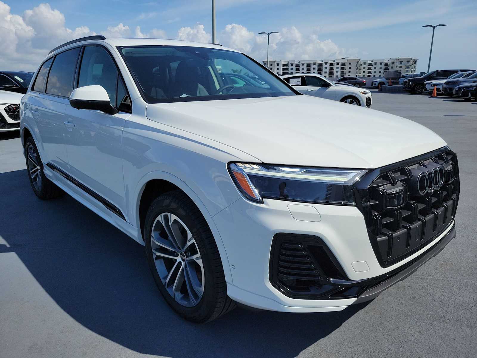 Thumbnail: 2026 Audi Q7 - 8