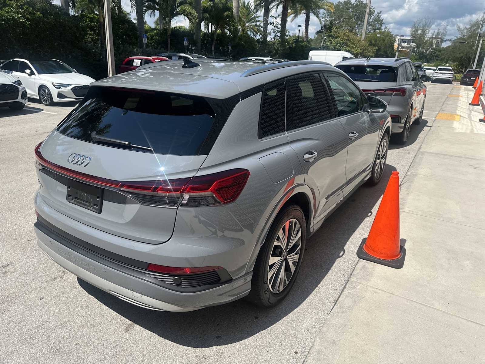 Thumbnail: 2023 Audi Q4 e-tron - 3