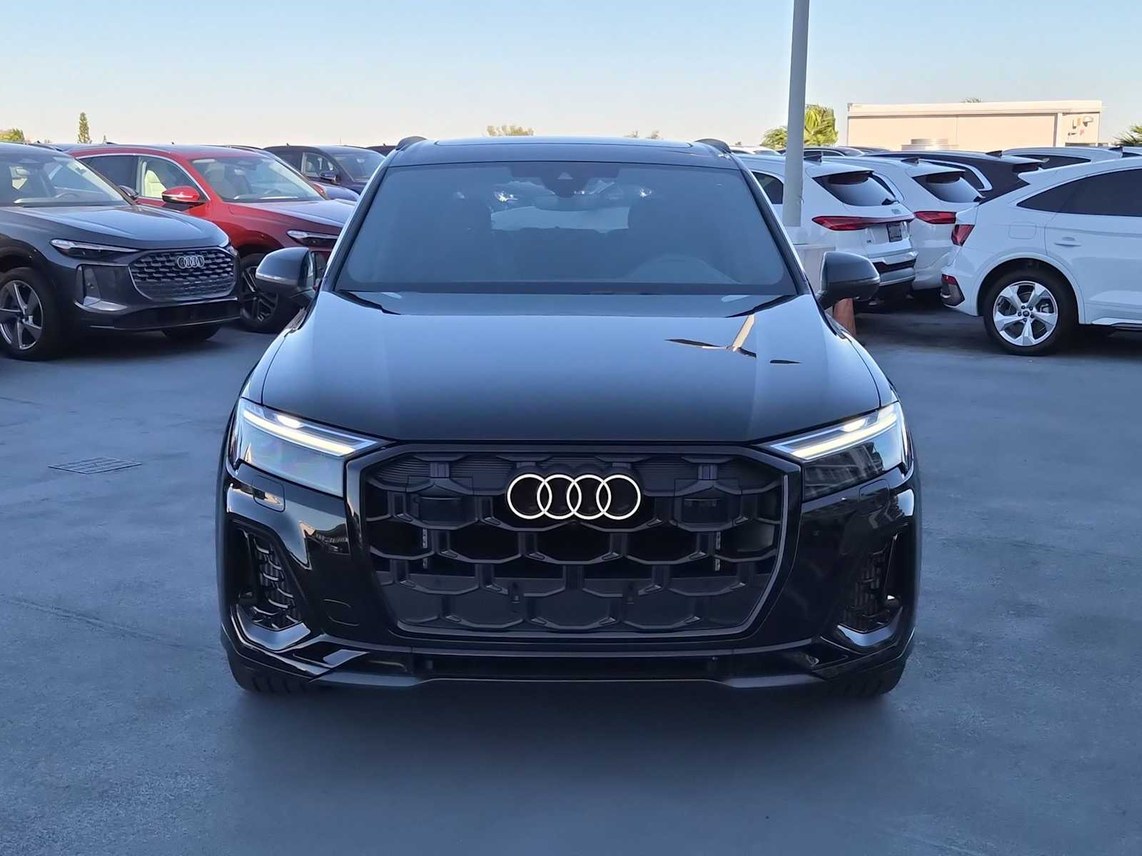 Thumbnail: 2026 Audi SQ7 - 9