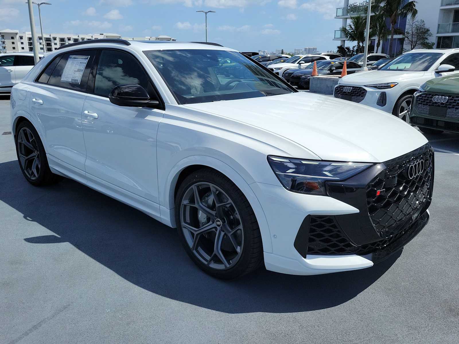 Thumbnail: 2026 Audi RS Q8 - 8