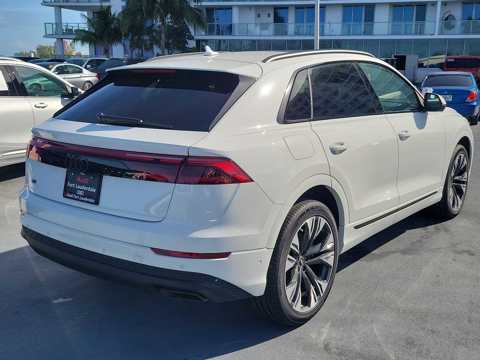 Thumbnail: 2025 Audi Q8 - 6